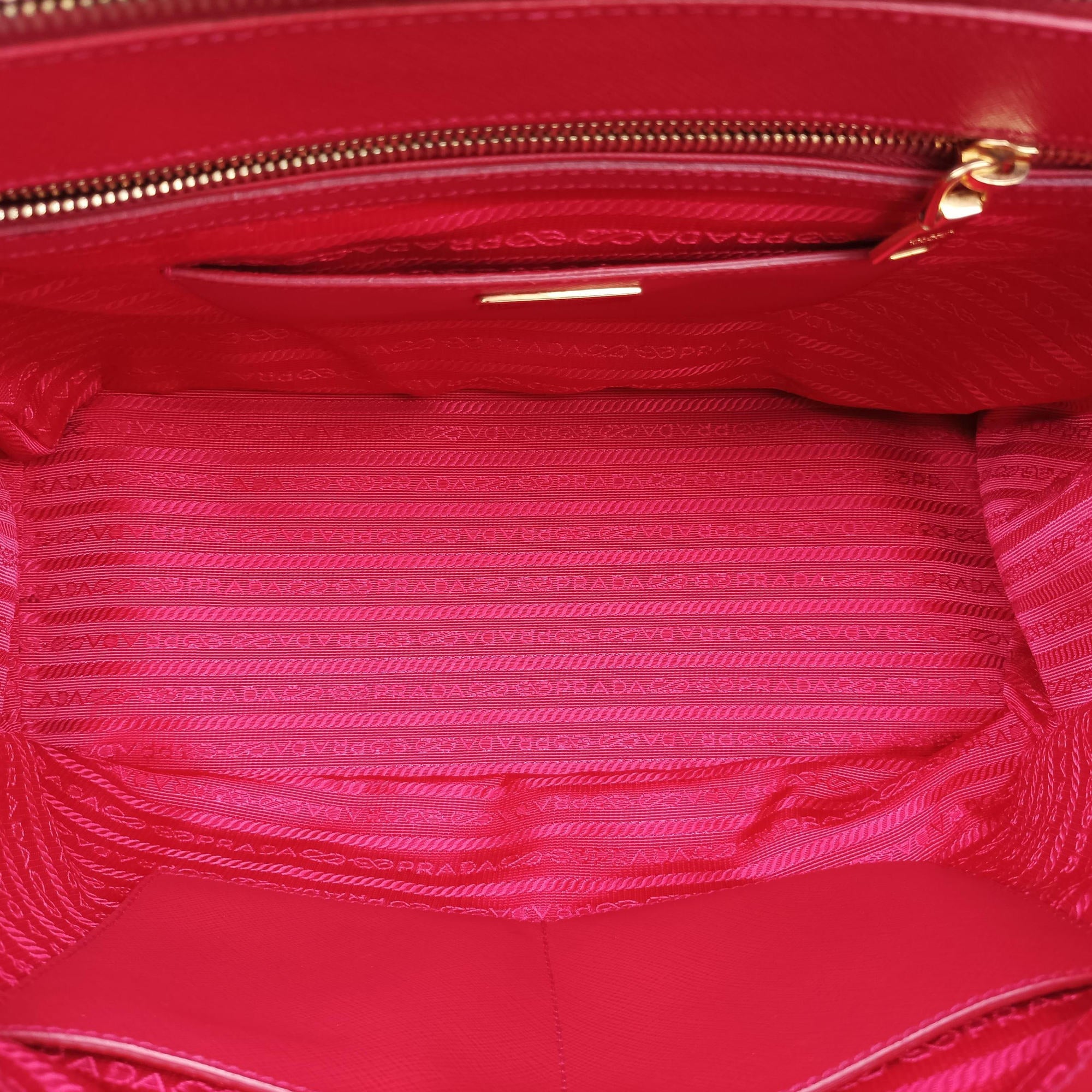 Pre-owned Prada Galleria Red SAFFIANO Leather BN1786 handbag | stylenewstar