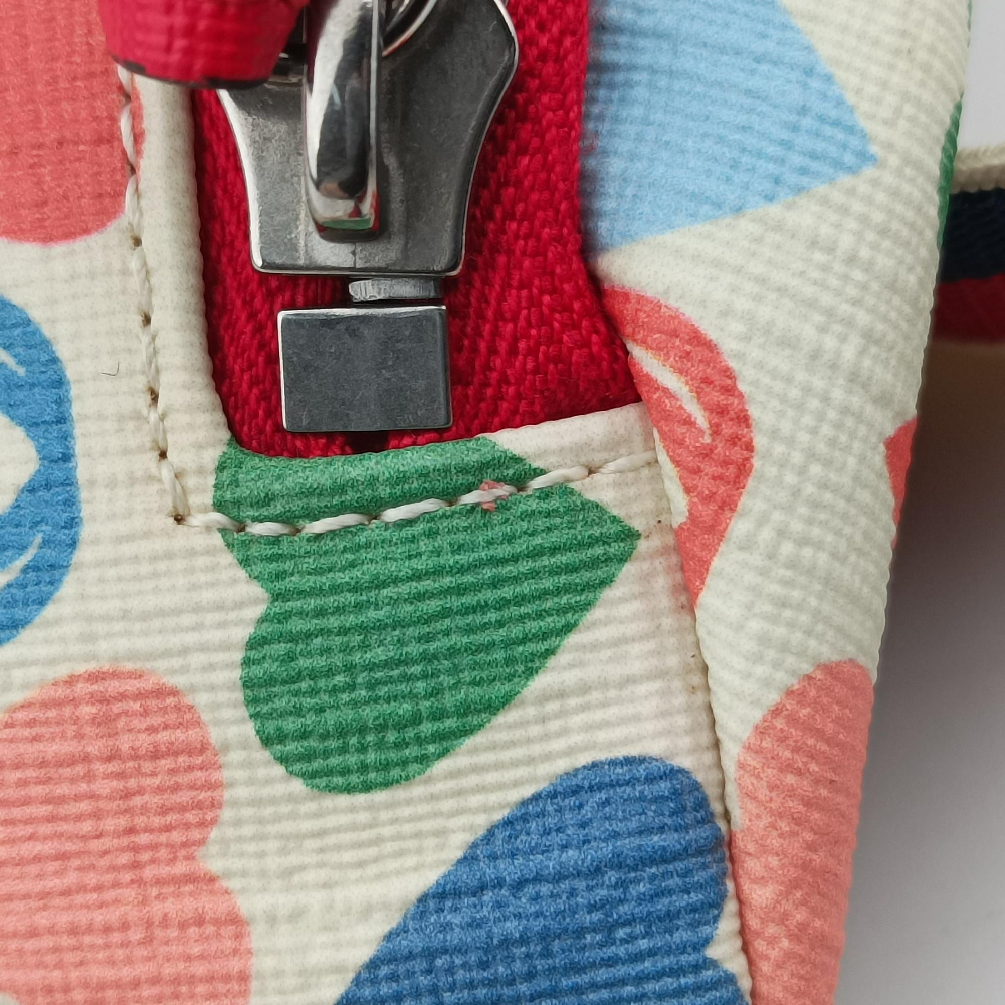 Pre-owned Gucci kids GG heart Print Multicolour PVC coated canvas 502095 bum bag/waist bag | stylenewstar