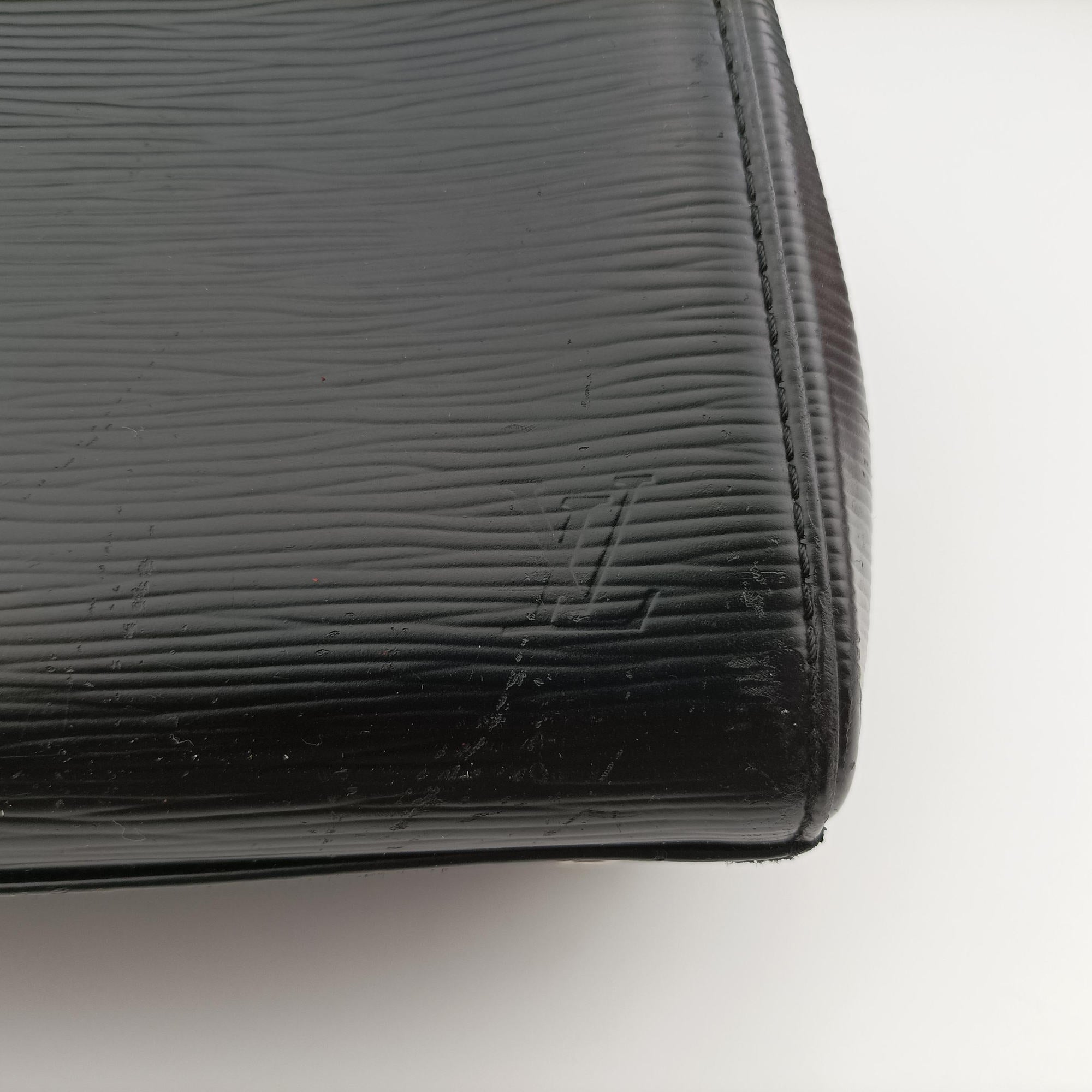 Pre-owned Louis Vuitton Bréa MM Noir Epi M40329 shoulderbag | stylenewstar