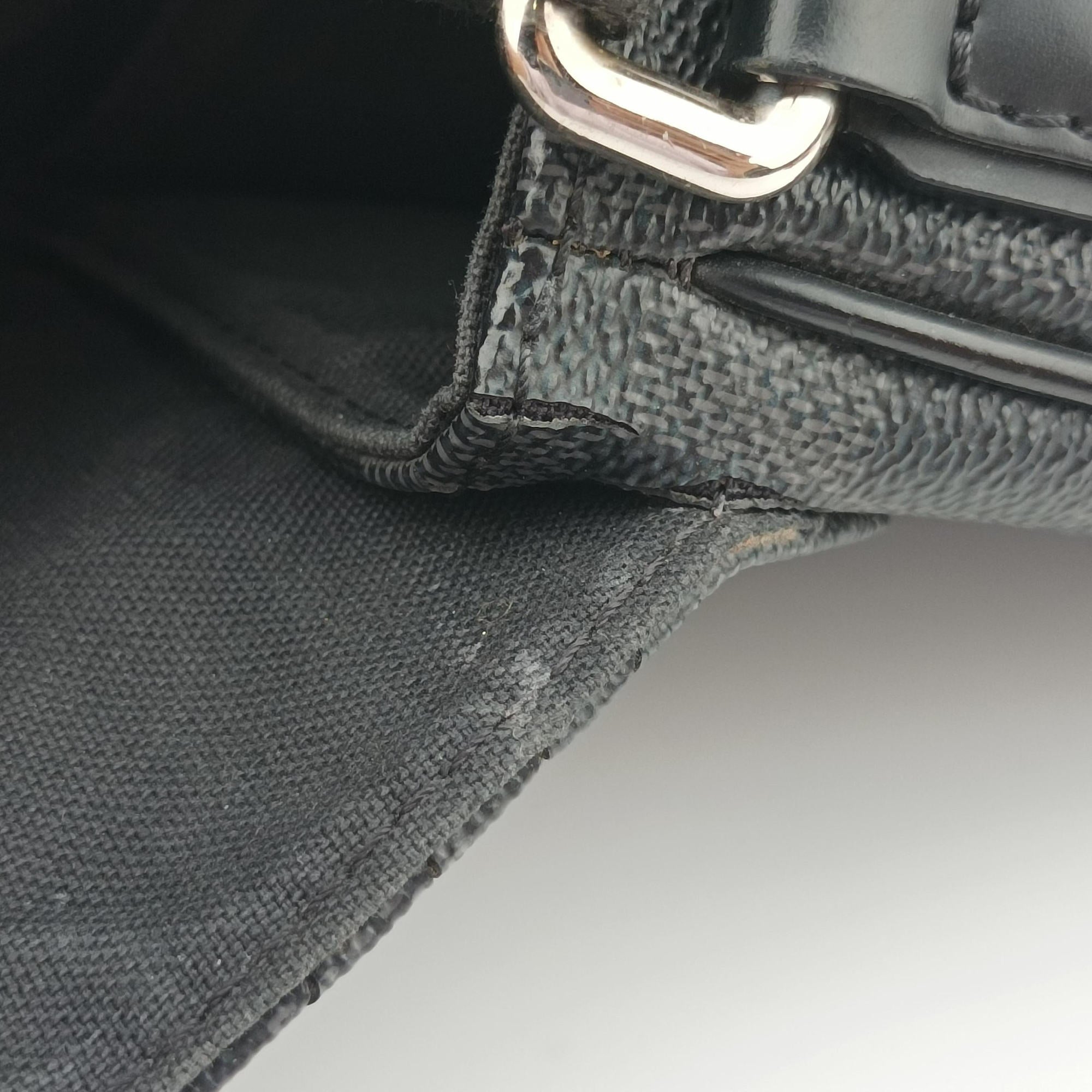 Pre-owned Louis Vuitton District PM Noir Damier GRAPHITE N41260 shoulderbag | stylenewstar