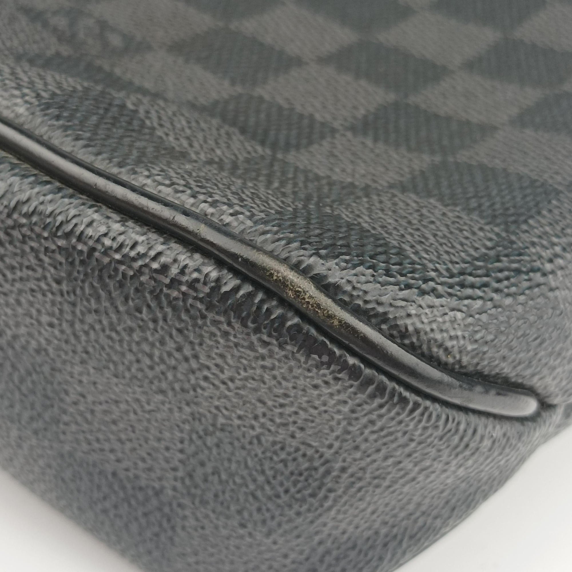 Pre-owned Louis Vuitton District PM Noir Damier GRAPHITE N41260 shoulderbag | stylenewstar