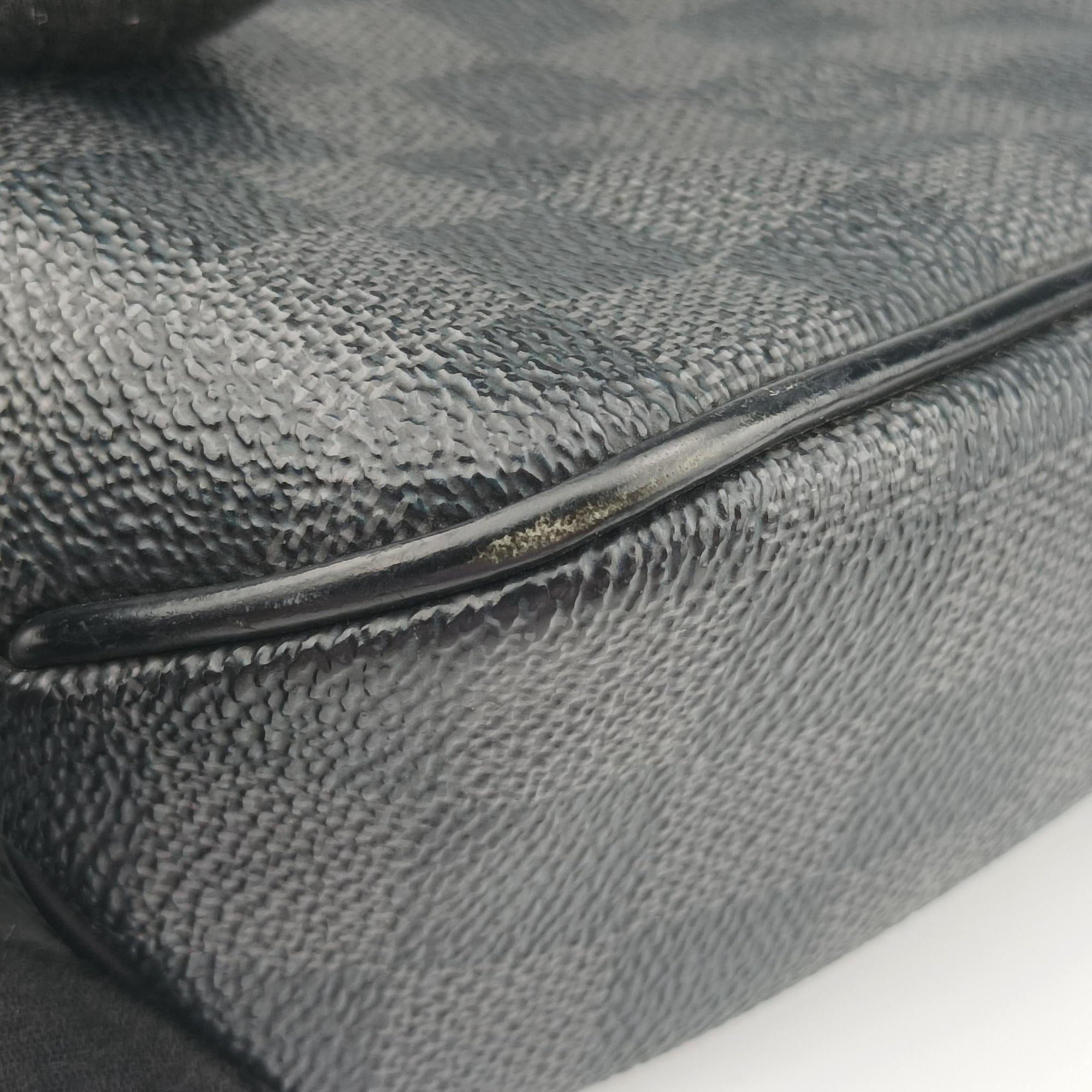 Pre-owned Louis Vuitton District PM Noir Damier GRAPHITE N41260 shoulderbag | stylenewstar
