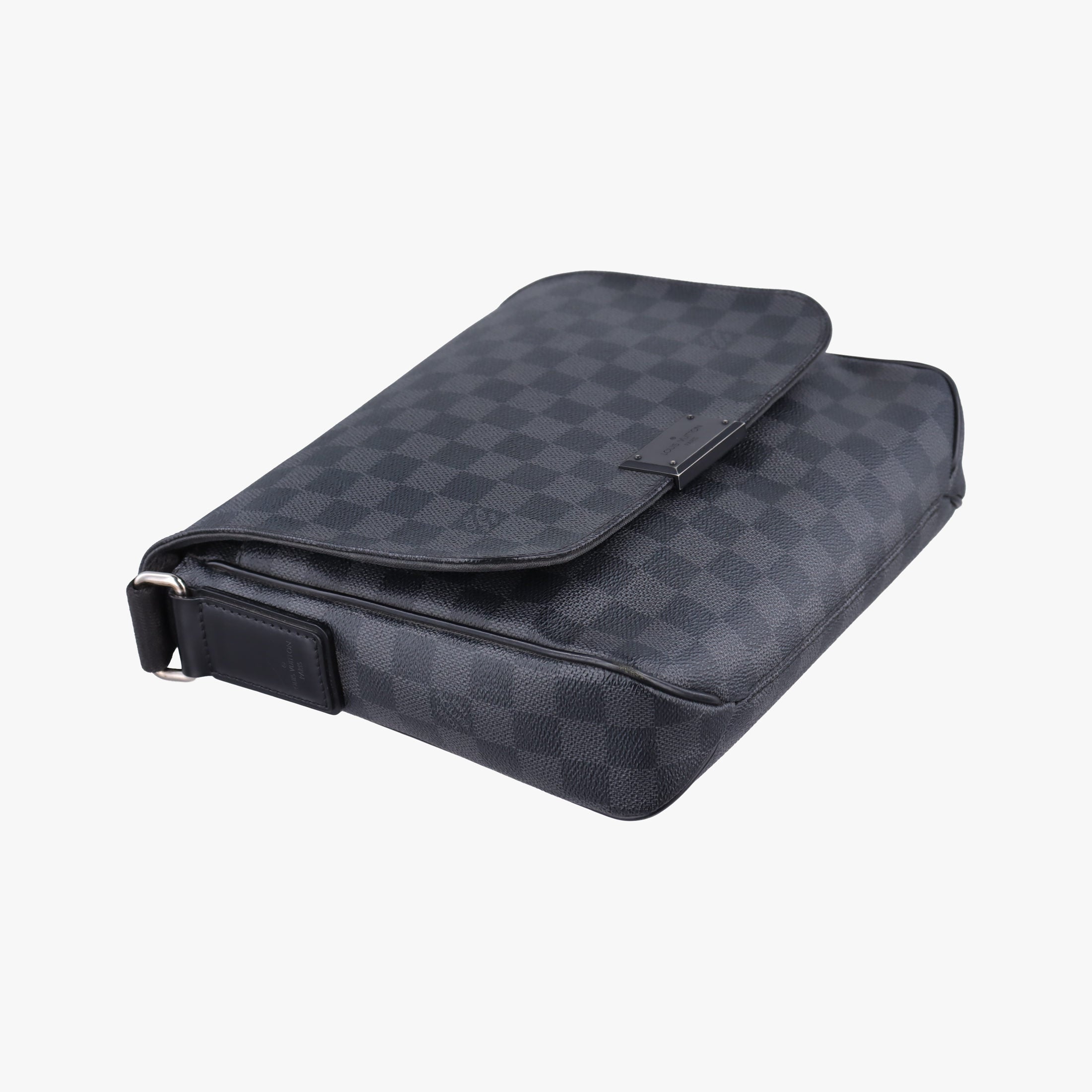 Pre-owned Louis Vuitton District PM Noir Damier GRAPHITE N41260 shoulderbag | stylenewstar