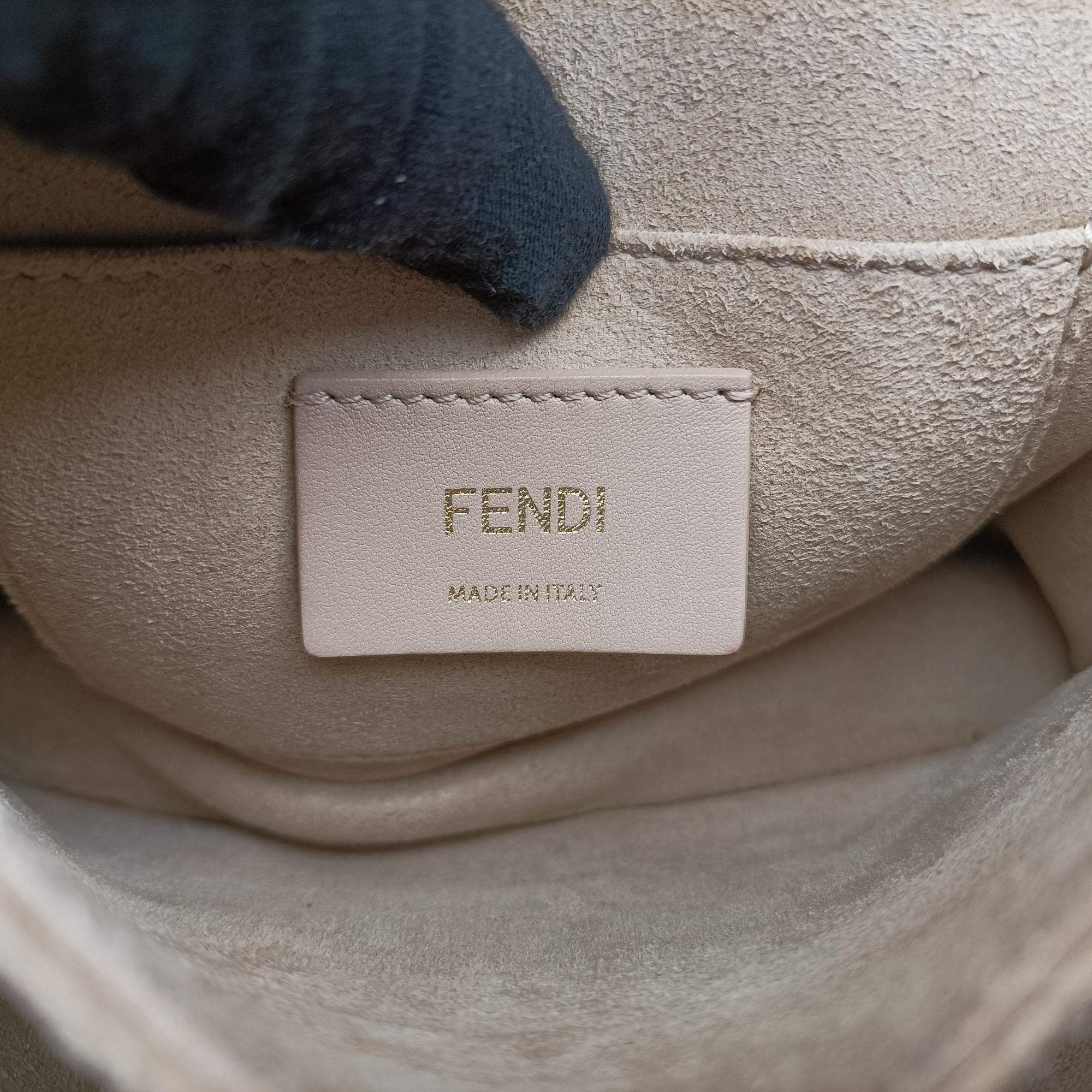 Pre-owned Fendi Monster Kan I Black Leather 8M0381 shoulderbag | stylenewstar