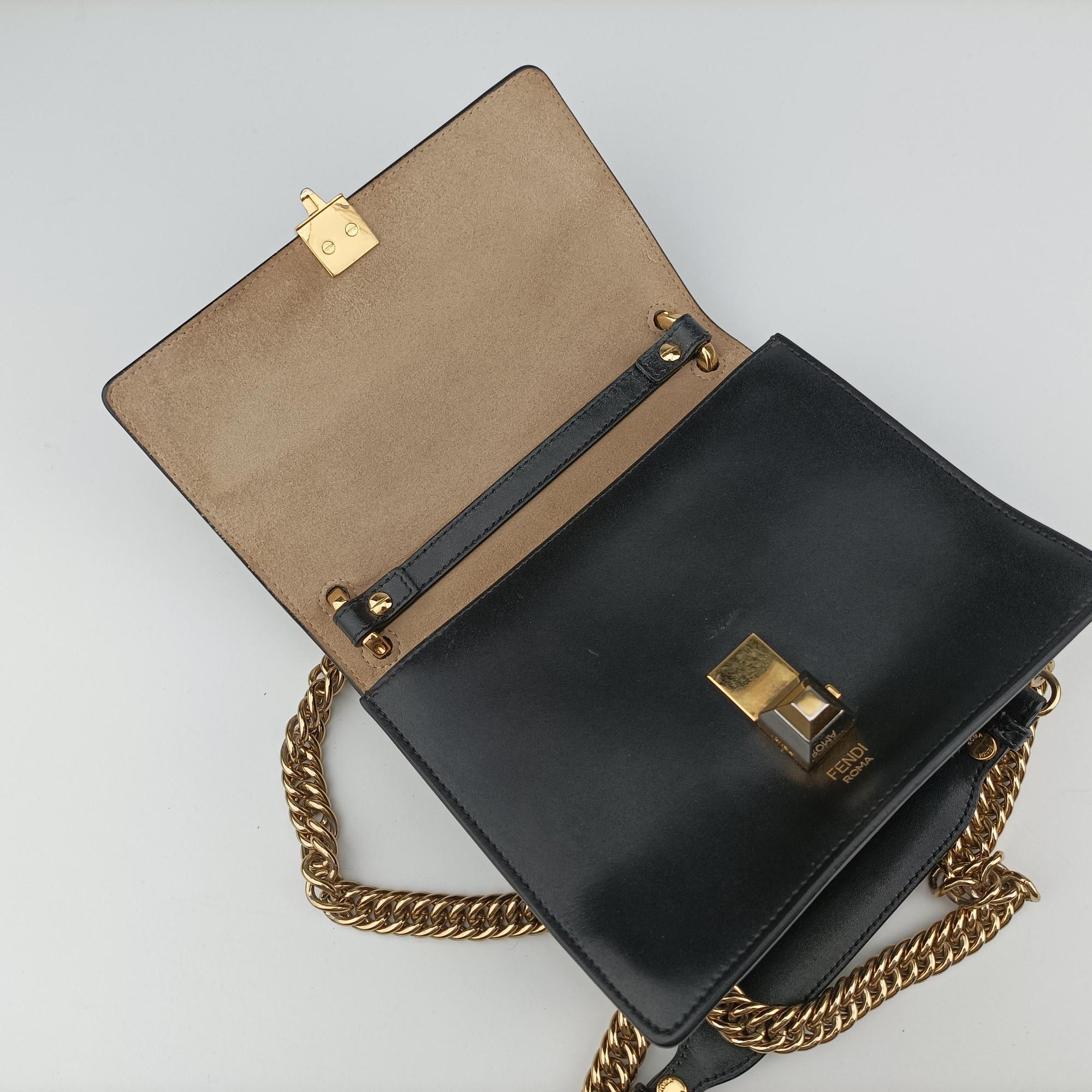 Pre-owned Fendi Monster Kan I Black Leather 8M0381 shoulderbag | stylenewstar