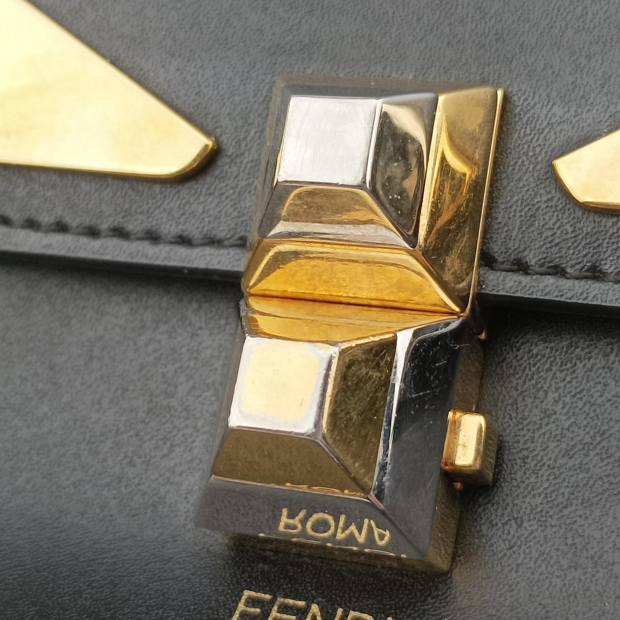 Pre-owned Fendi Monster Kan I Black Leather 8M0381 shoulderbag | stylenewstar