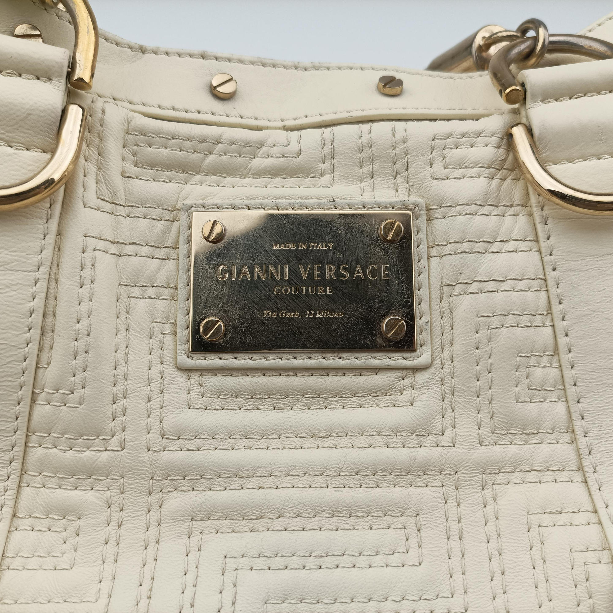 Pre-owned VERSACE Snap Out Of It Tote White レザー  handbag | stylenewstar