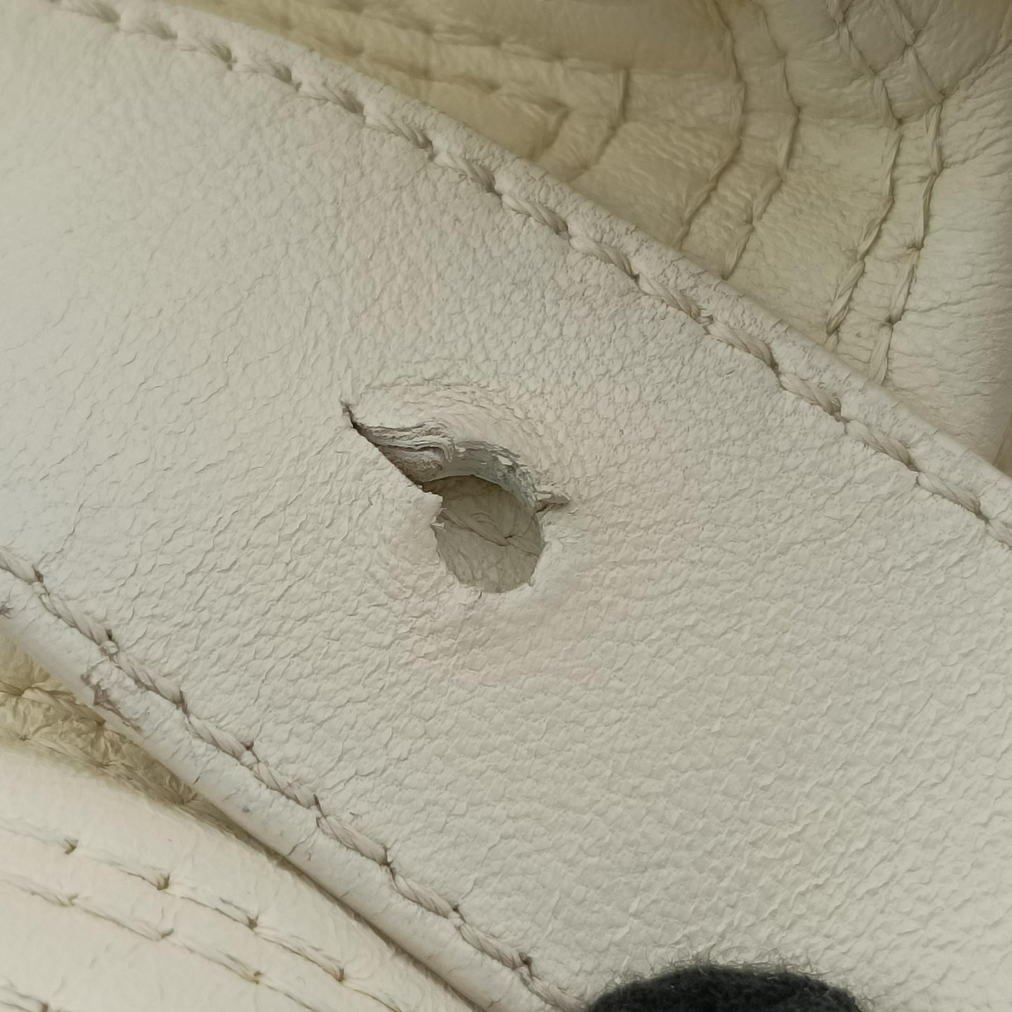 Pre-owned VERSACE Snap Out Of It Tote White レザー  handbag | stylenewstar