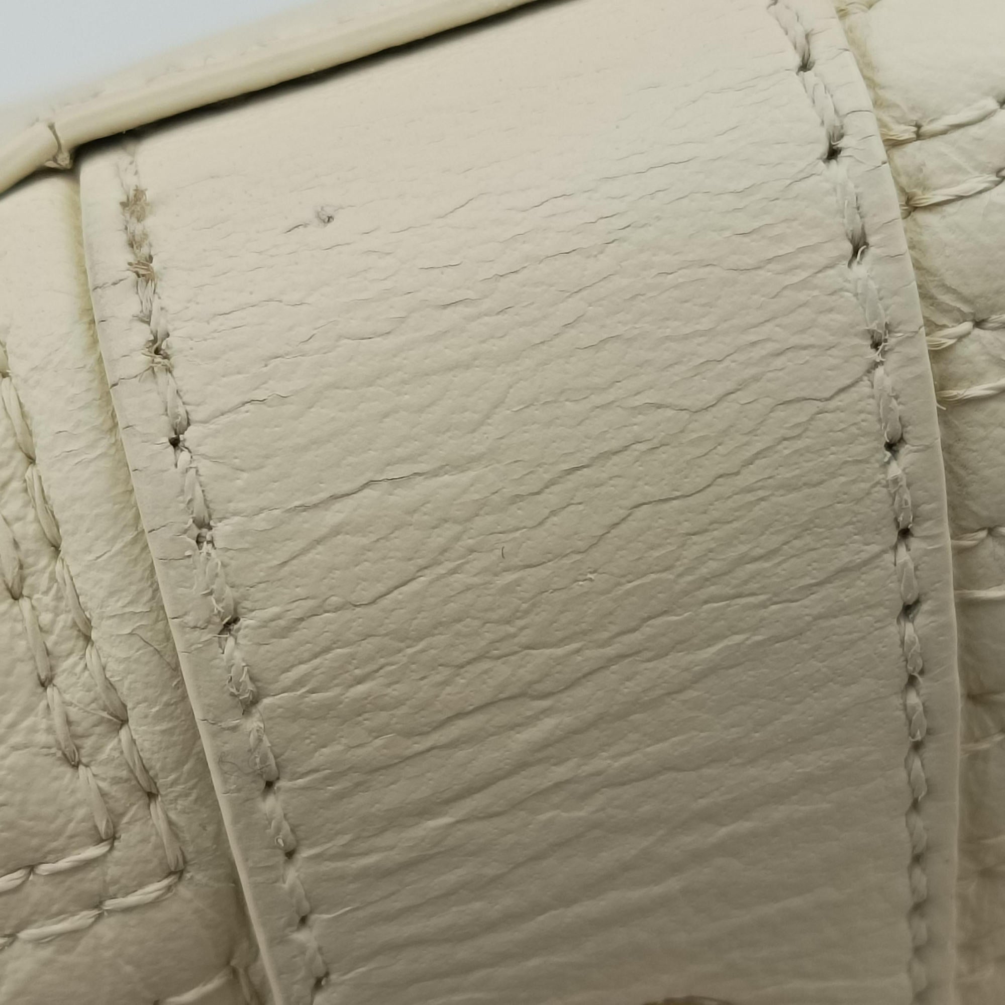 Pre-owned VERSACE Snap Out Of It Tote White レザー  handbag | stylenewstar