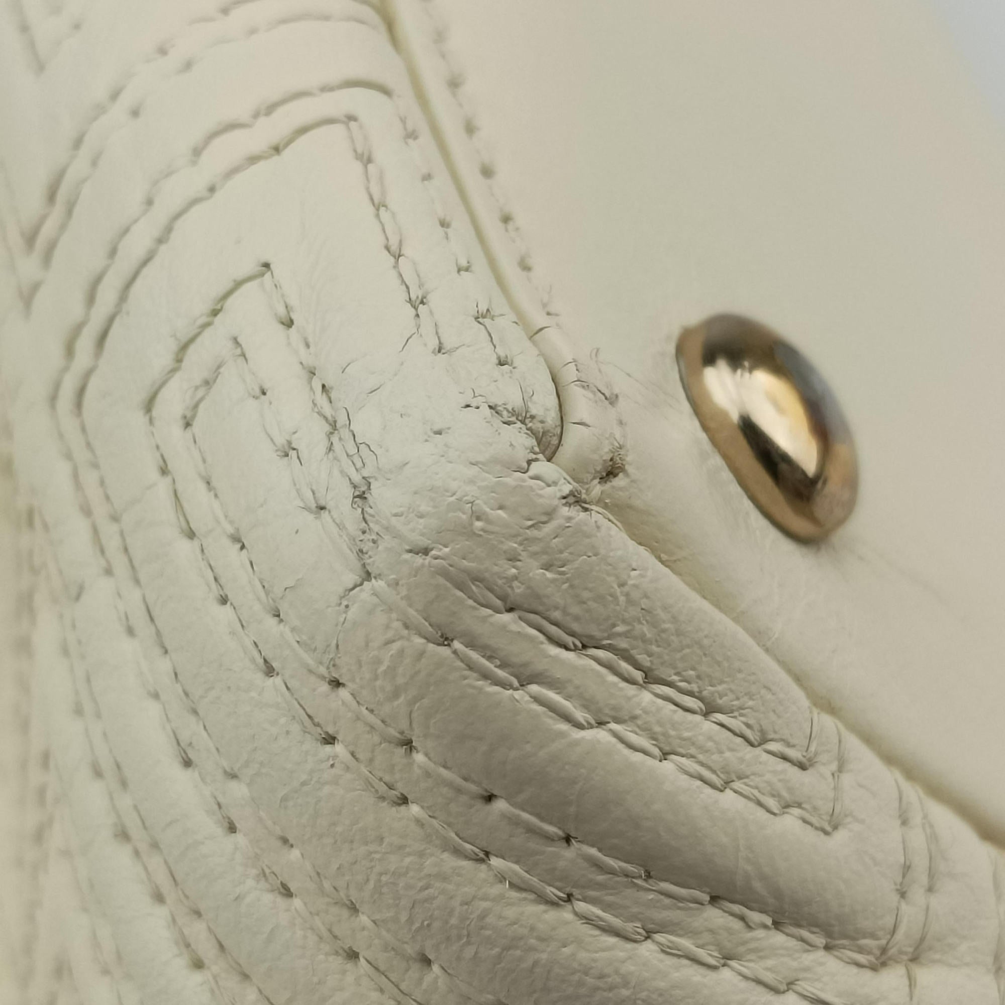 Pre-owned VERSACE Snap Out Of It Tote White レザー  handbag | stylenewstar