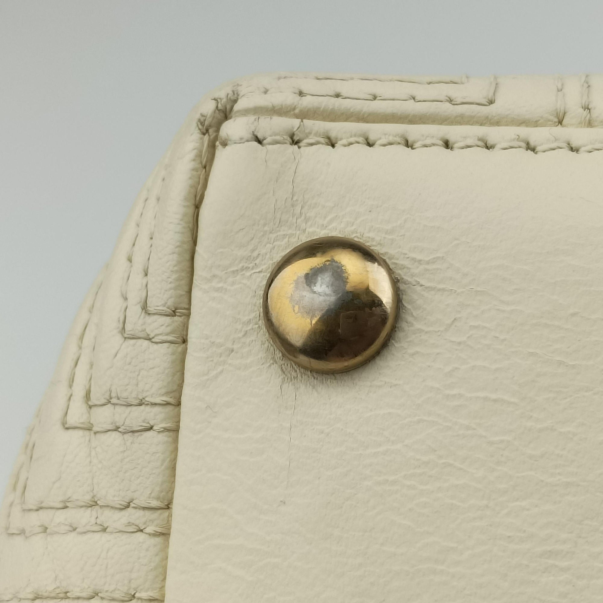 Pre-owned VERSACE Snap Out Of It Tote White レザー  handbag | stylenewstar