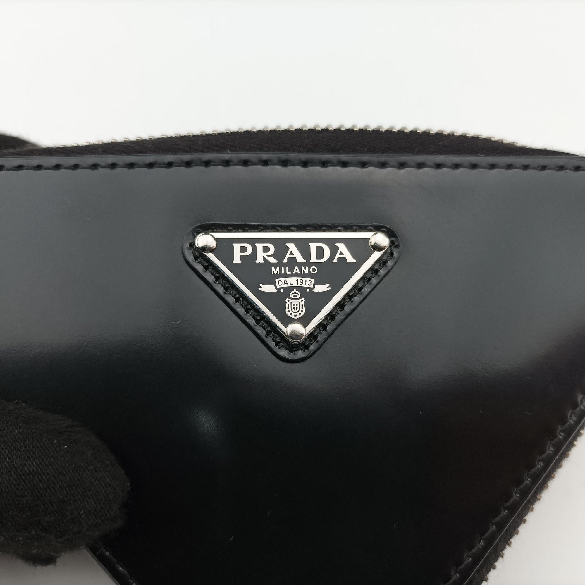 Pre-owned Prada Triangle Chain Pouch Black Leather  shoulderbag | stylenewstar