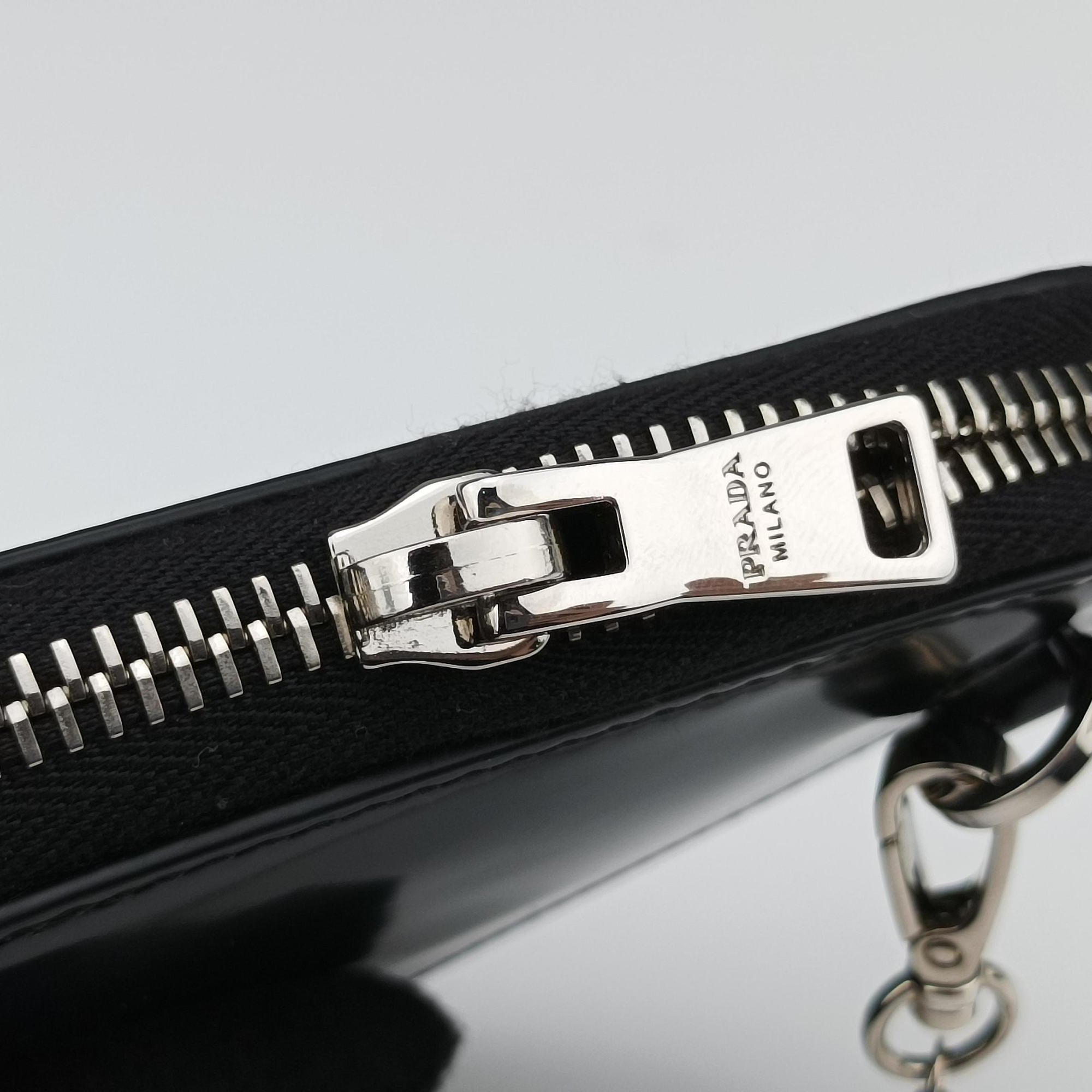 Pre-owned Prada Triangle Chain Pouch Black Leather  shoulderbag | stylenewstar
