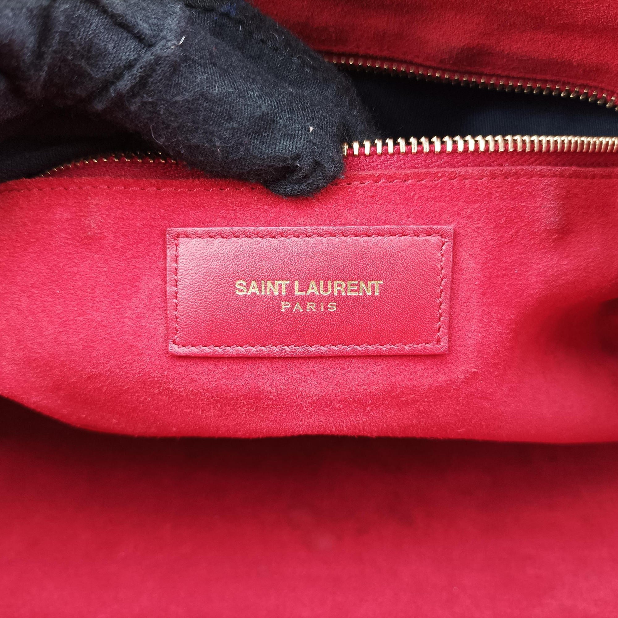 Pre-owned Yves Saint Laurent CLASSIC DUFFEL Red Leather 314704 shoulderbag | stylenewstar