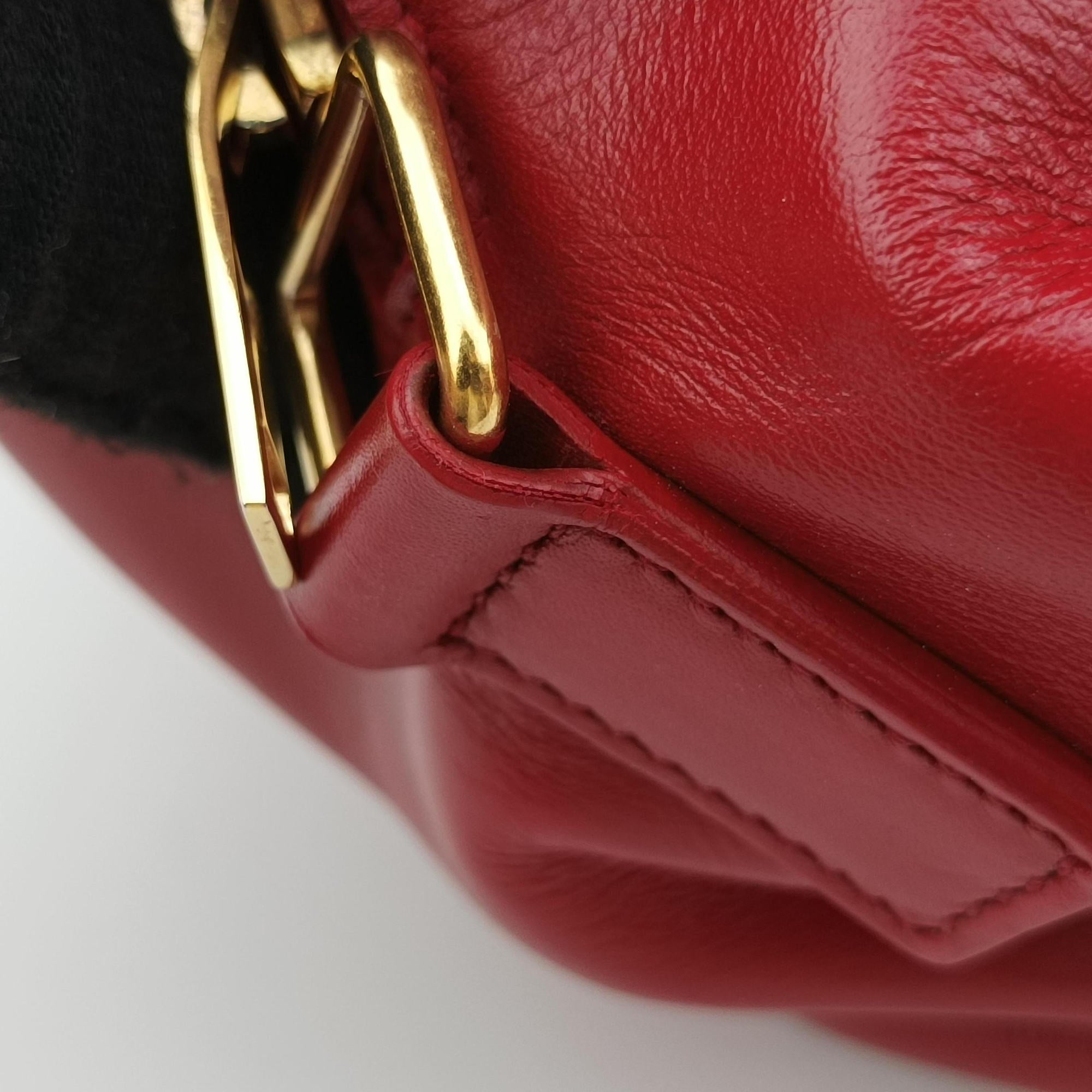 Pre-owned Yves Saint Laurent CLASSIC DUFFEL Red Leather 314704 shoulderbag | stylenewstar