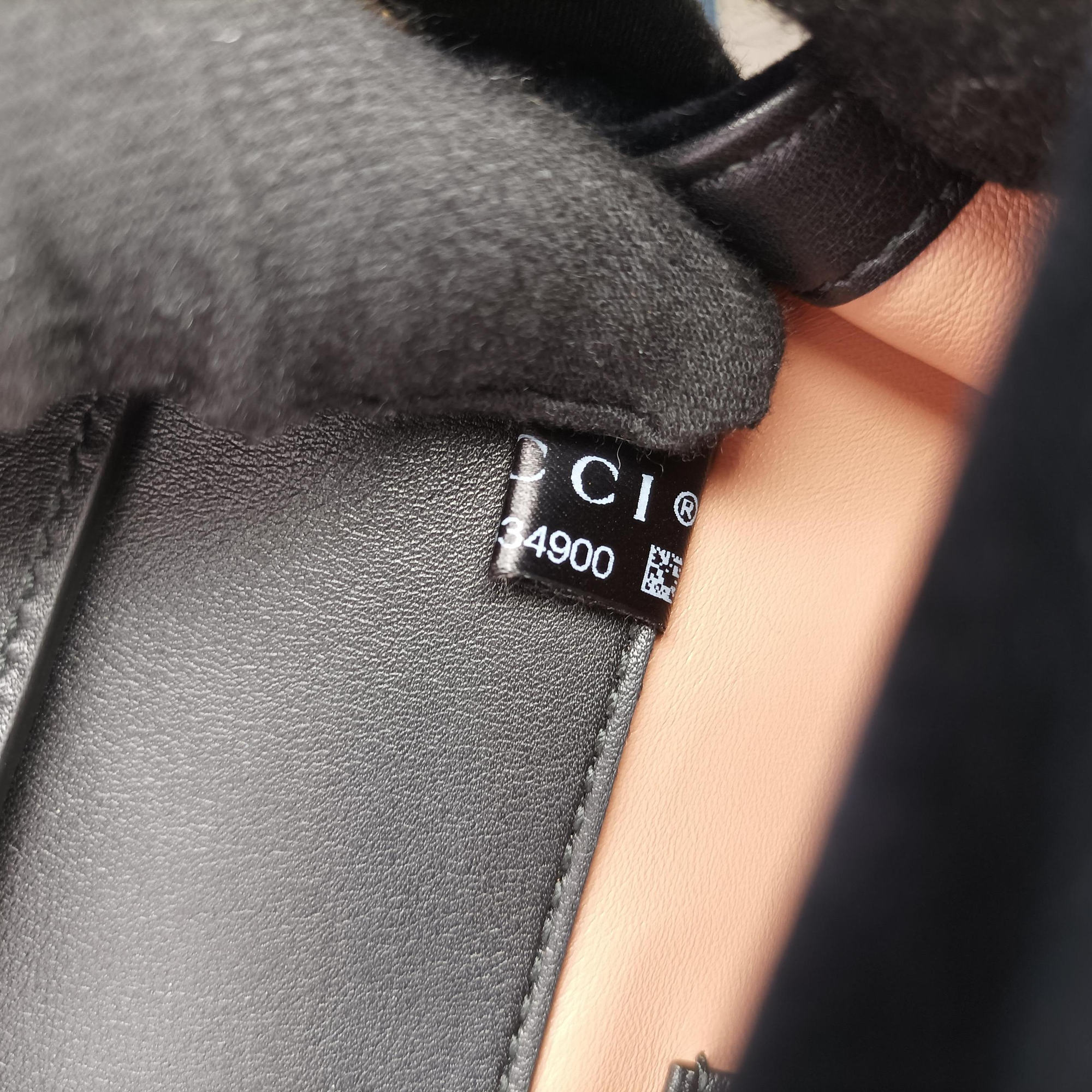 Pre-owned Gucci Broadway Black velour 489218 shoulderbag | stylenewstar