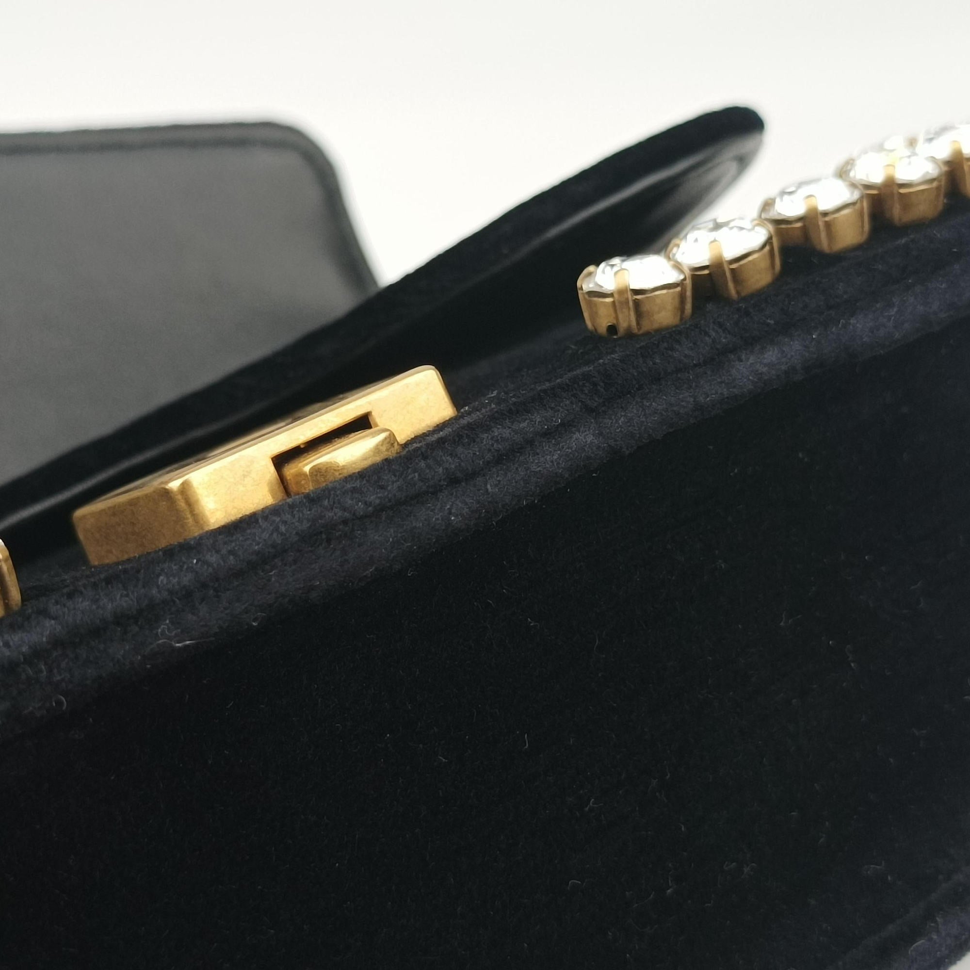 Pre-owned Gucci Broadway Black velour 489218 shoulderbag | stylenewstar