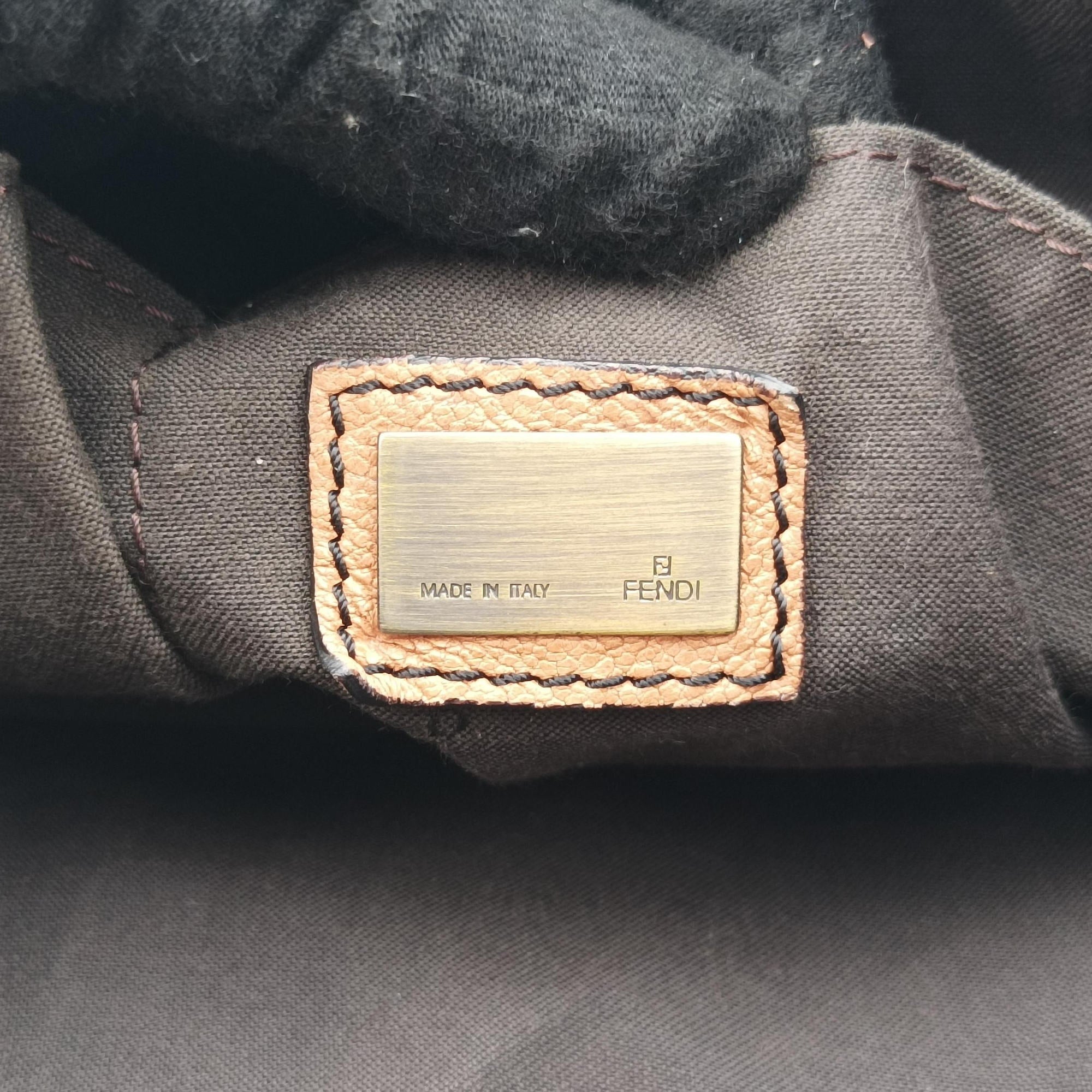 Vintage Fendi Borsa B Hobo Brown Leather 8BR563 shoulderbag | stylenewstar