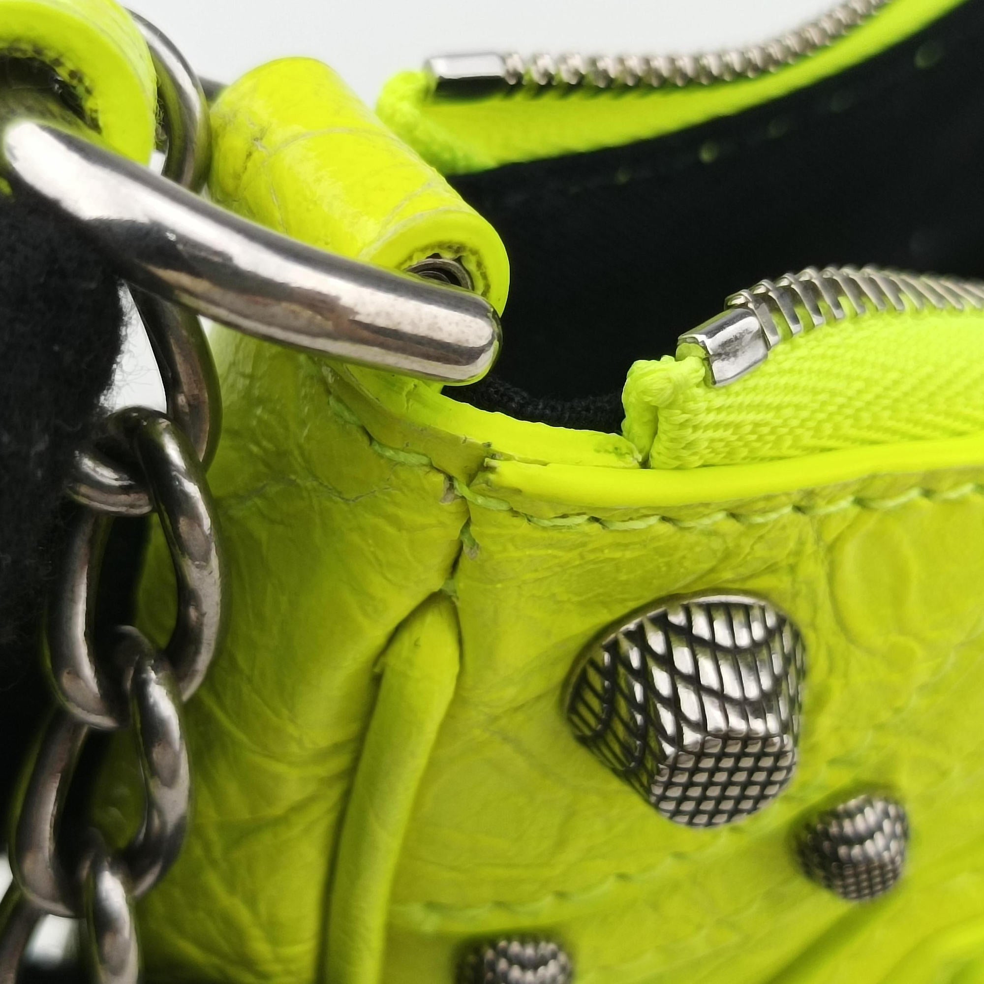 Pre-owned Balenciaga Le Cagole Green lambskin  shoulderbag | stylenewstar