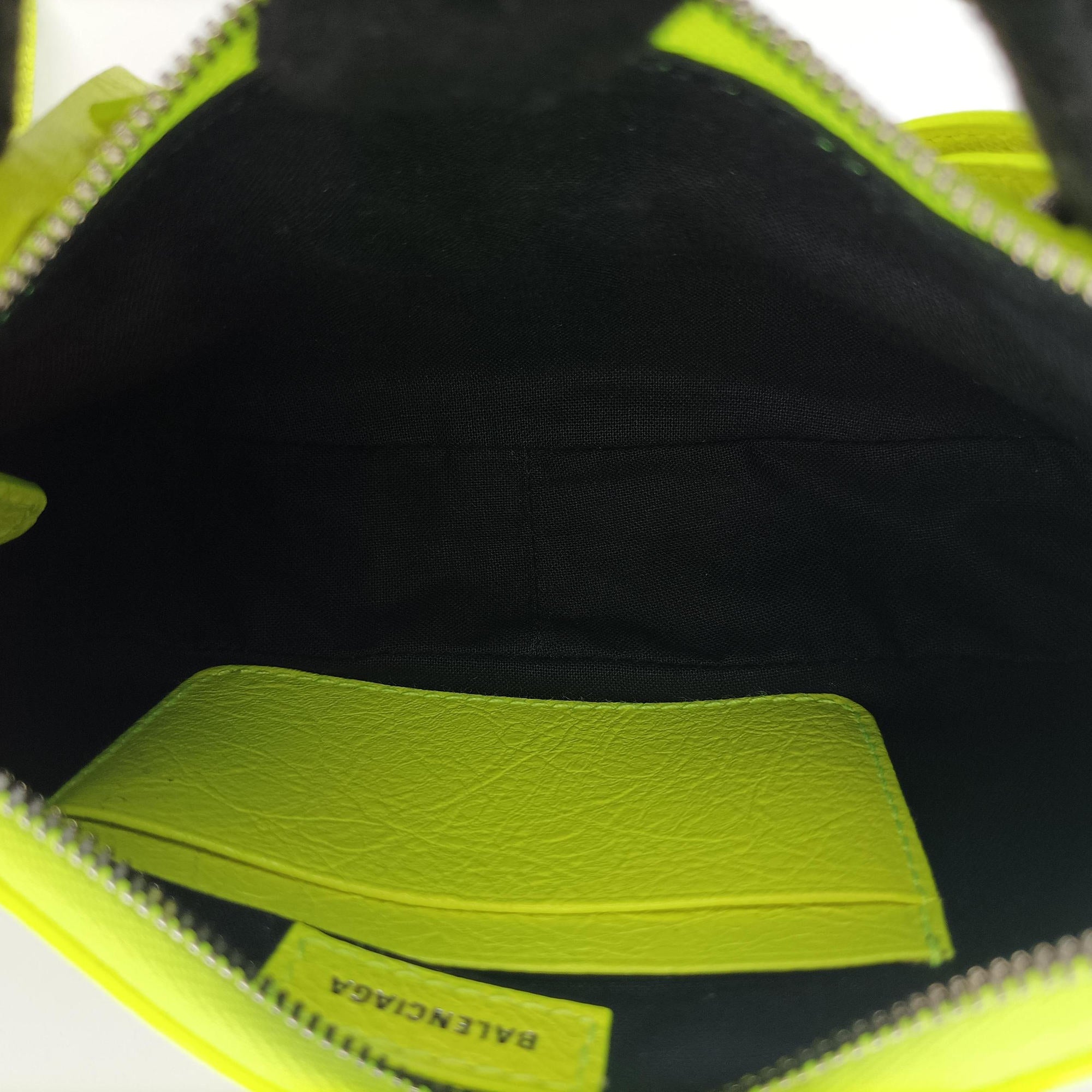 Pre-owned Balenciaga Le Cagole Green lambskin  shoulderbag | stylenewstar