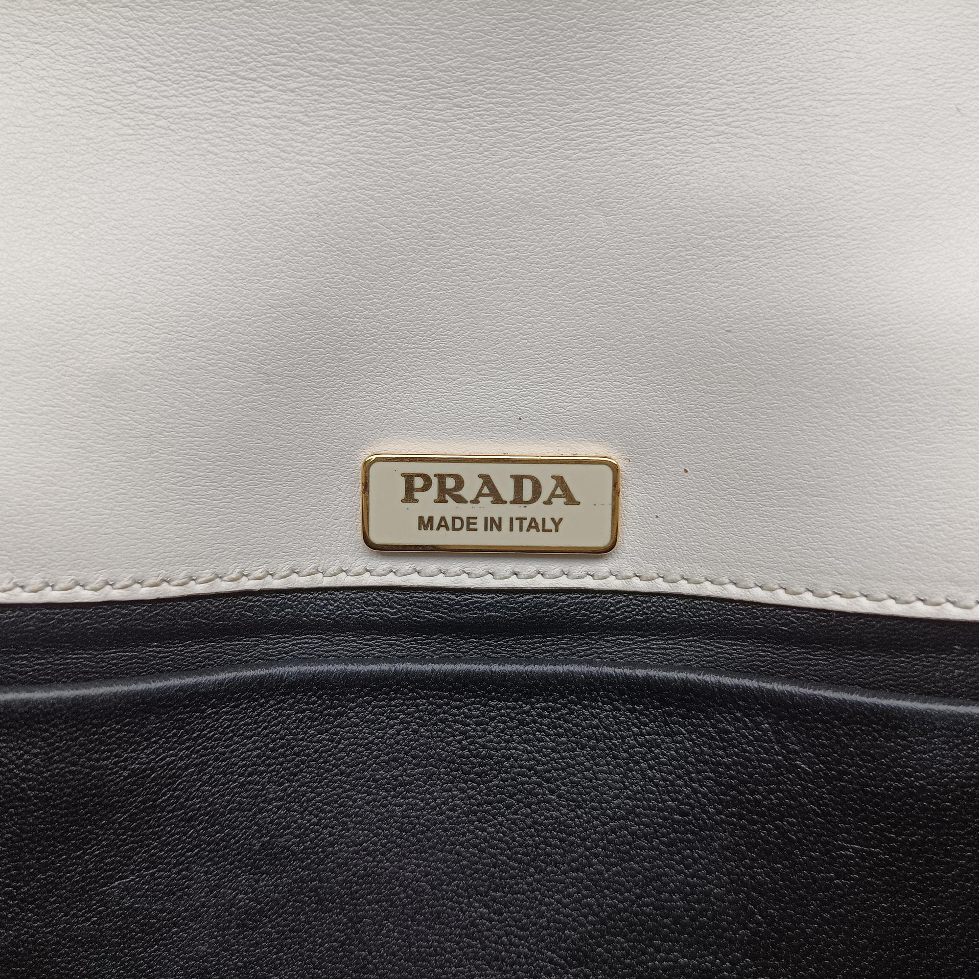 Pre-owned Prada pionniere White leather 1BD039 shoulderbag | stylenewstar