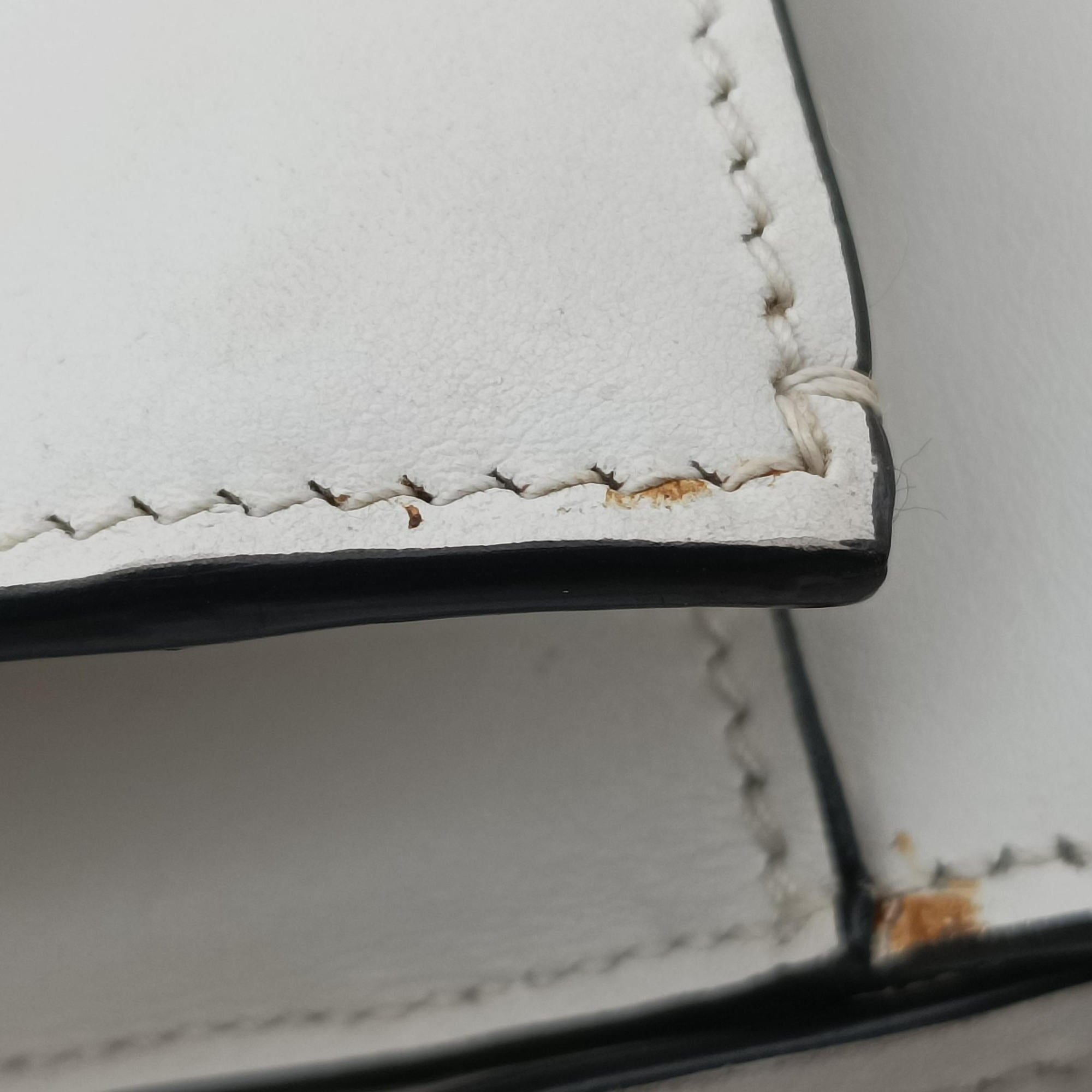 Pre-owned Prada pionniere White leather 1BD039 shoulderbag | stylenewstar