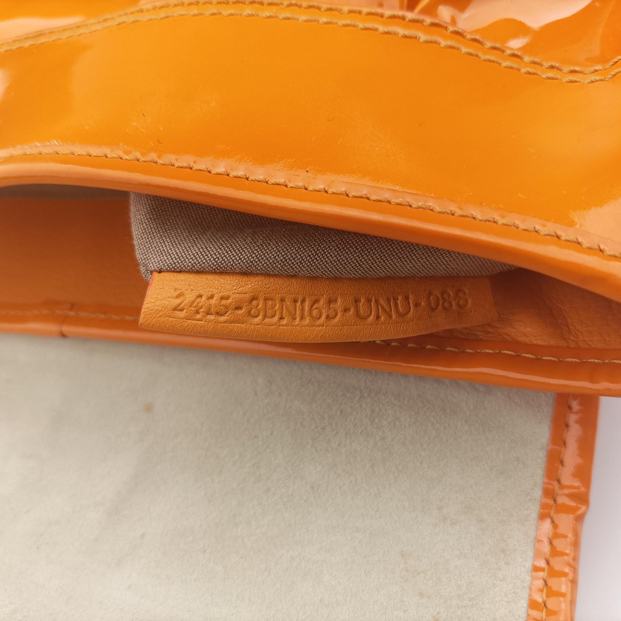 Pre-owned Fendi B Bag Orange Patent 8BN165 handbag | stylenewstar