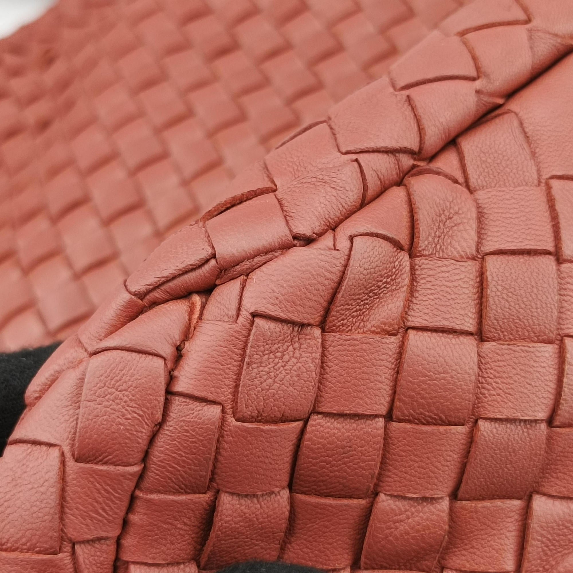 Secondhand Bottega Veneta CAMPANA Intrecciato Maroon lambskin  shoulderbag | stylenewstar
