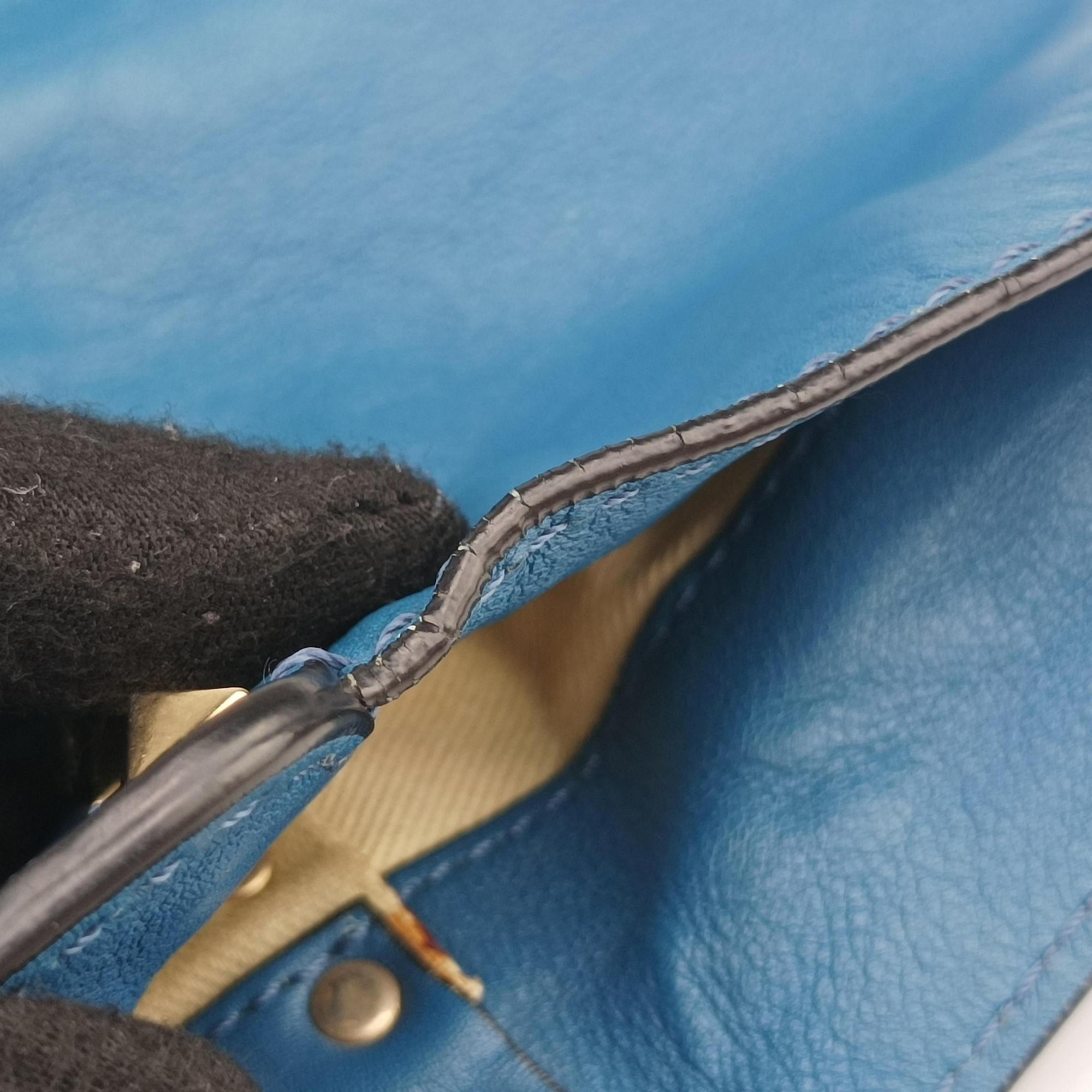 Pre-owned Valentino Rockstud Blue Leather  shoulderbag | stylenewstar