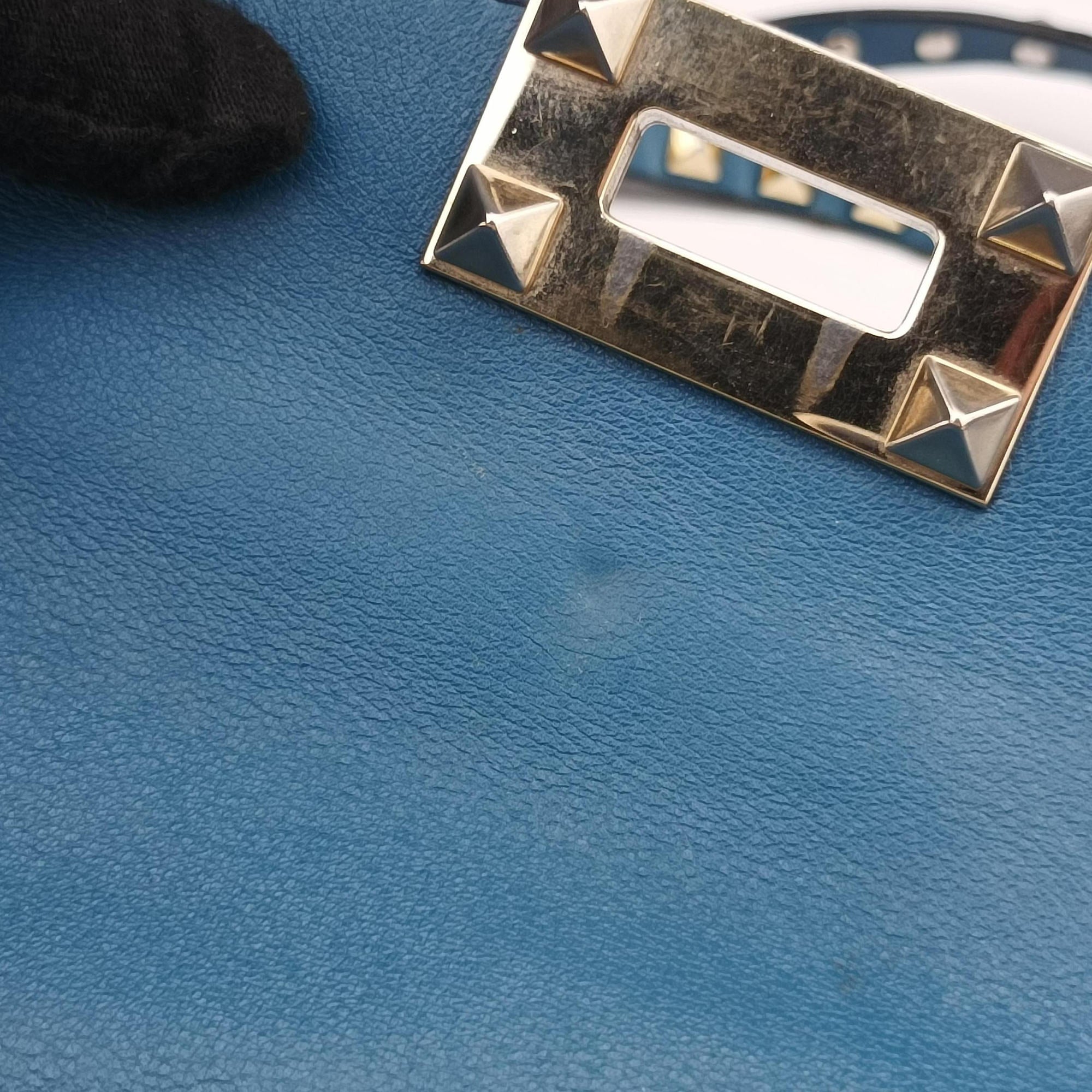 Pre-owned Valentino Rockstud Blue Leather  shoulderbag | stylenewstar