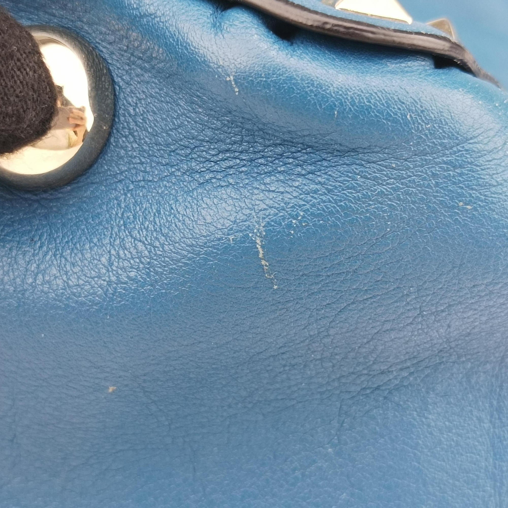 Pre-owned Valentino Rockstud Blue Leather  shoulderbag | stylenewstar