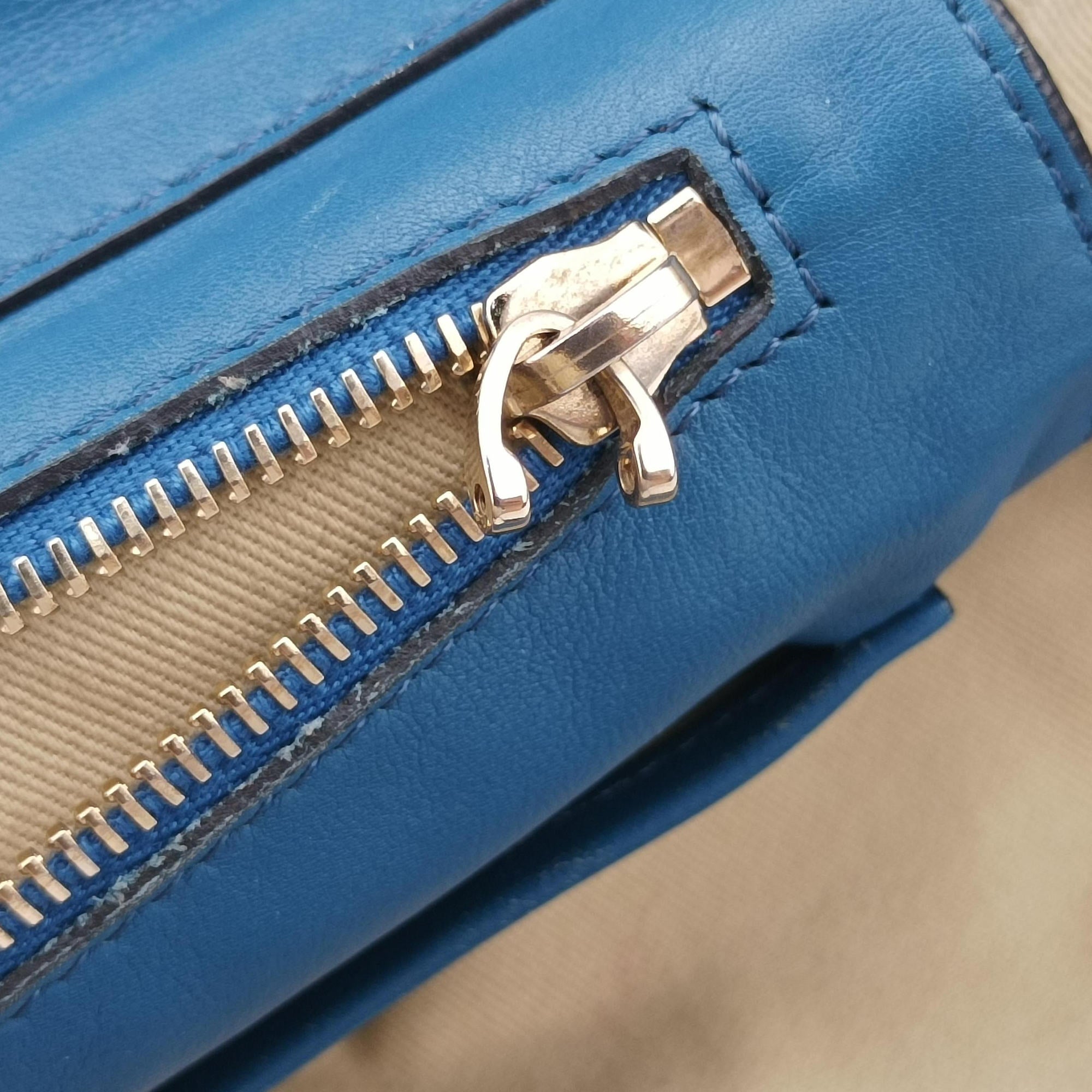Pre-owned Valentino Rockstud Blue Leather  shoulderbag | stylenewstar