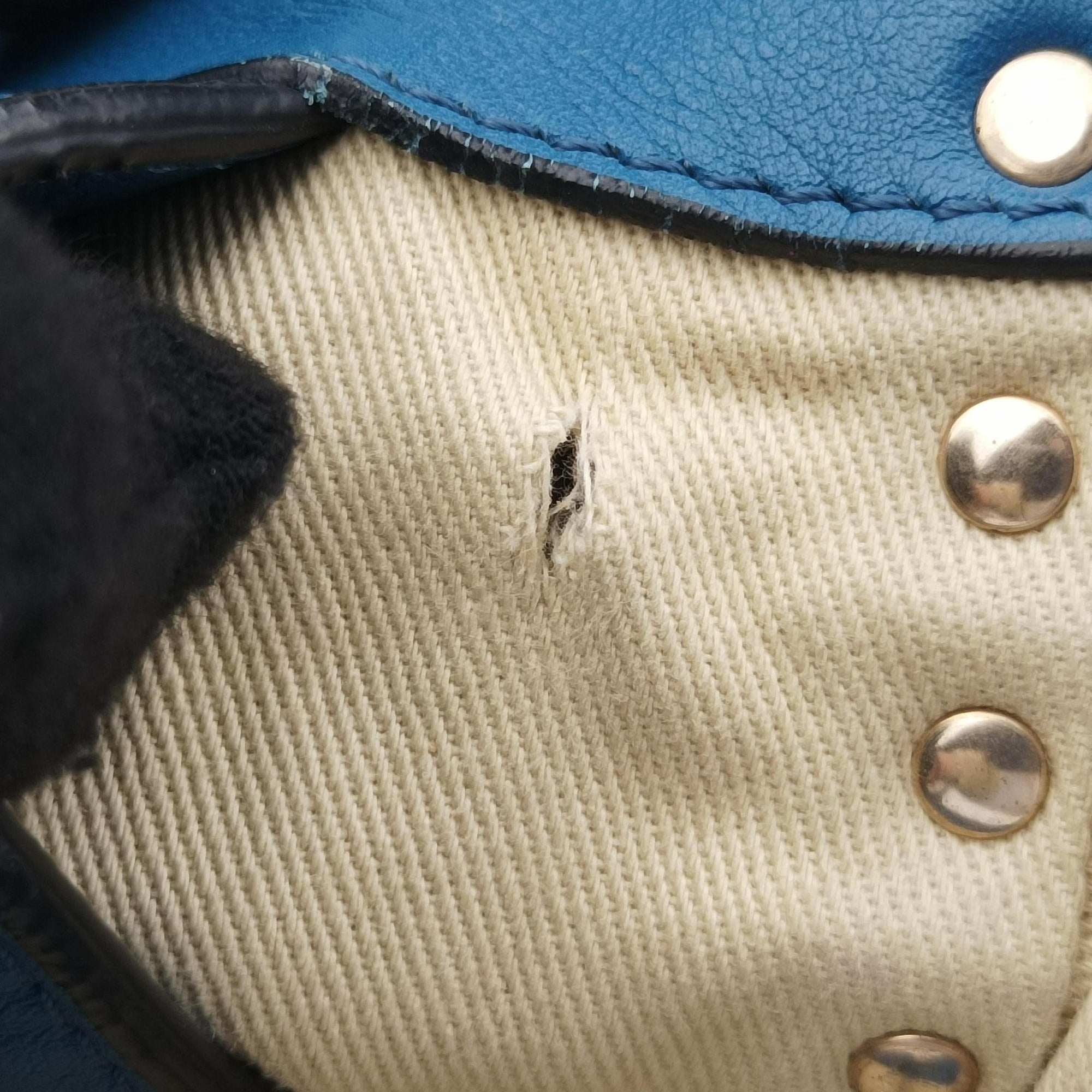 Pre-owned Valentino Rockstud Blue Leather  shoulderbag | stylenewstar