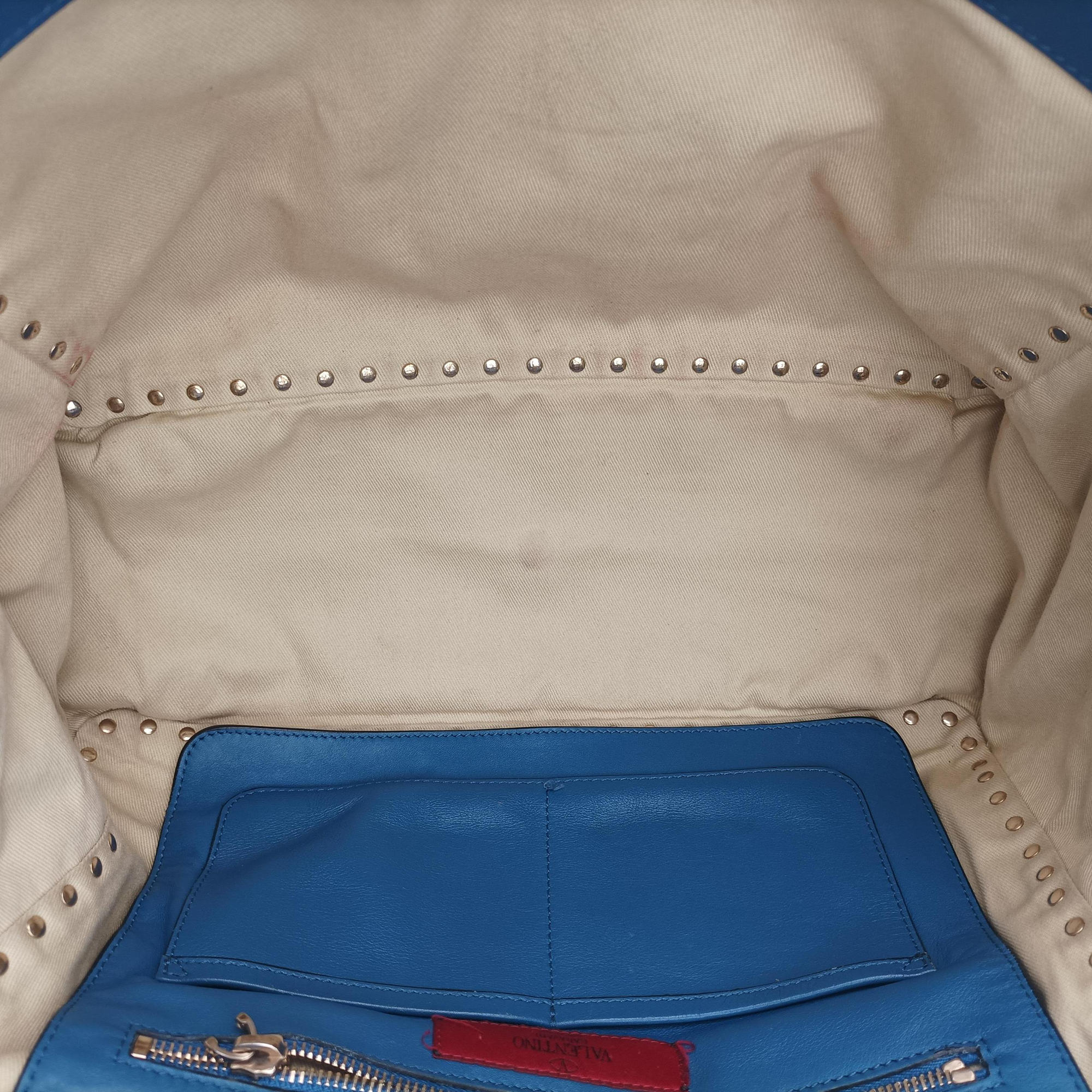 Pre-owned Valentino Rockstud Blue Leather  shoulderbag | stylenewstar
