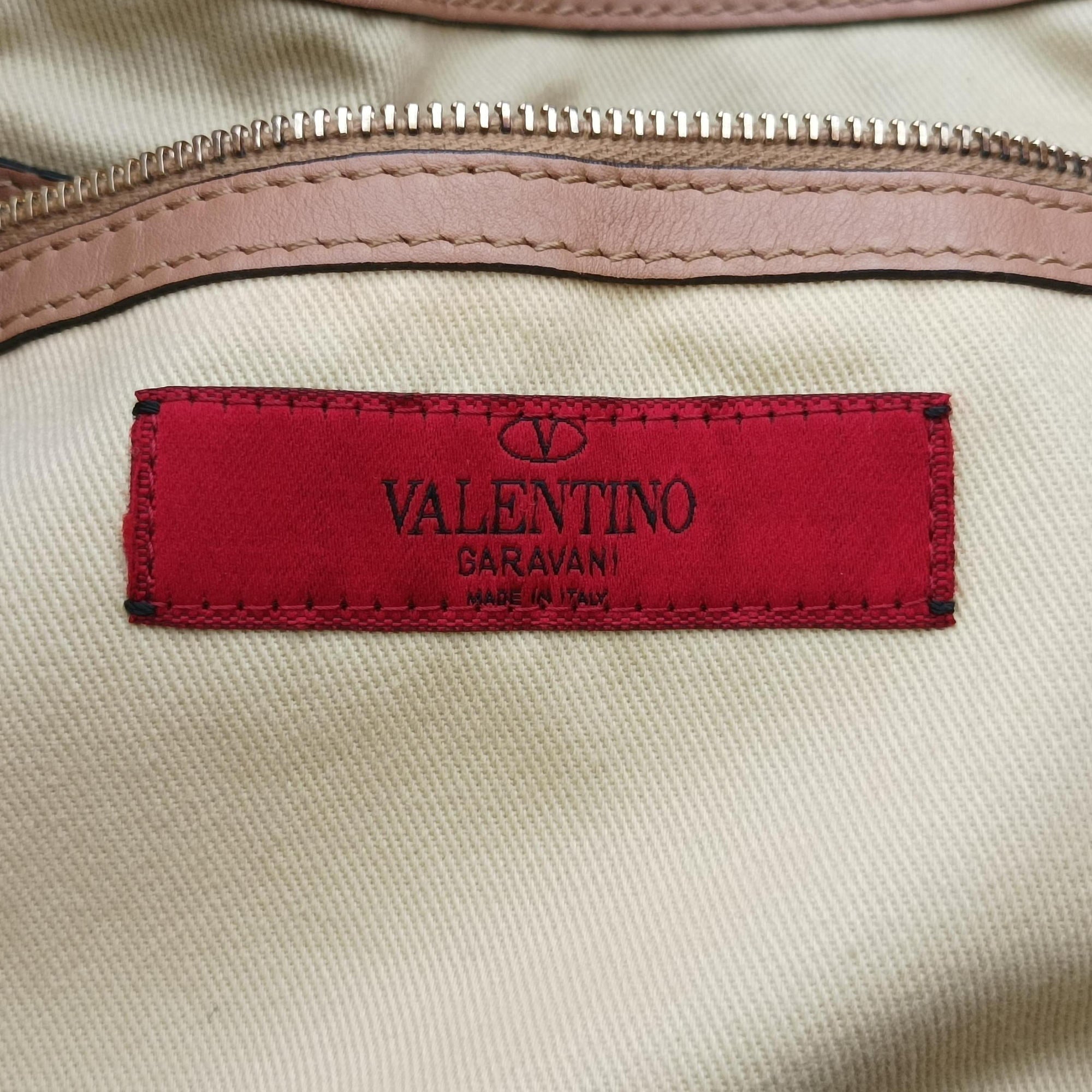 Secondhand Valentino Rockstud tote Beige Leather  handbag | stylenewstar
