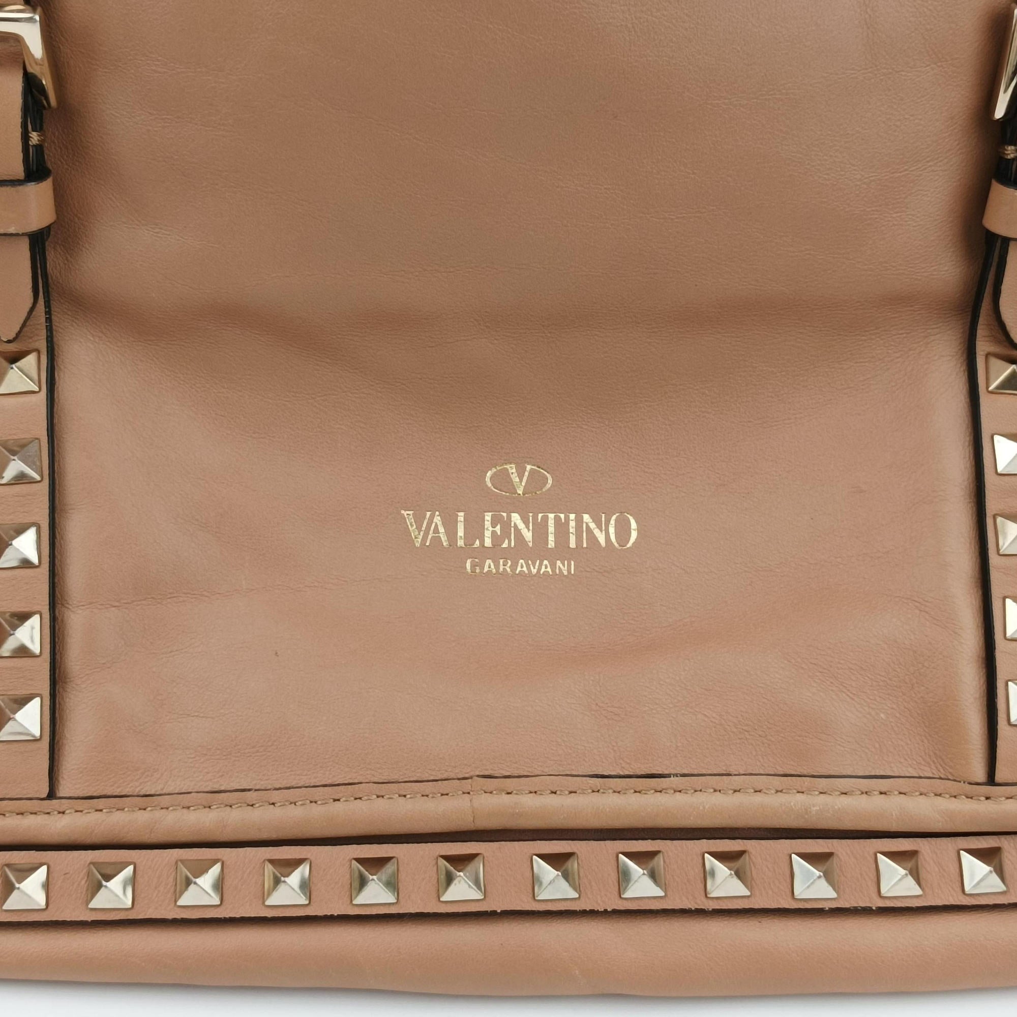 Secondhand Valentino Rockstud tote Beige Leather  handbag | stylenewstar