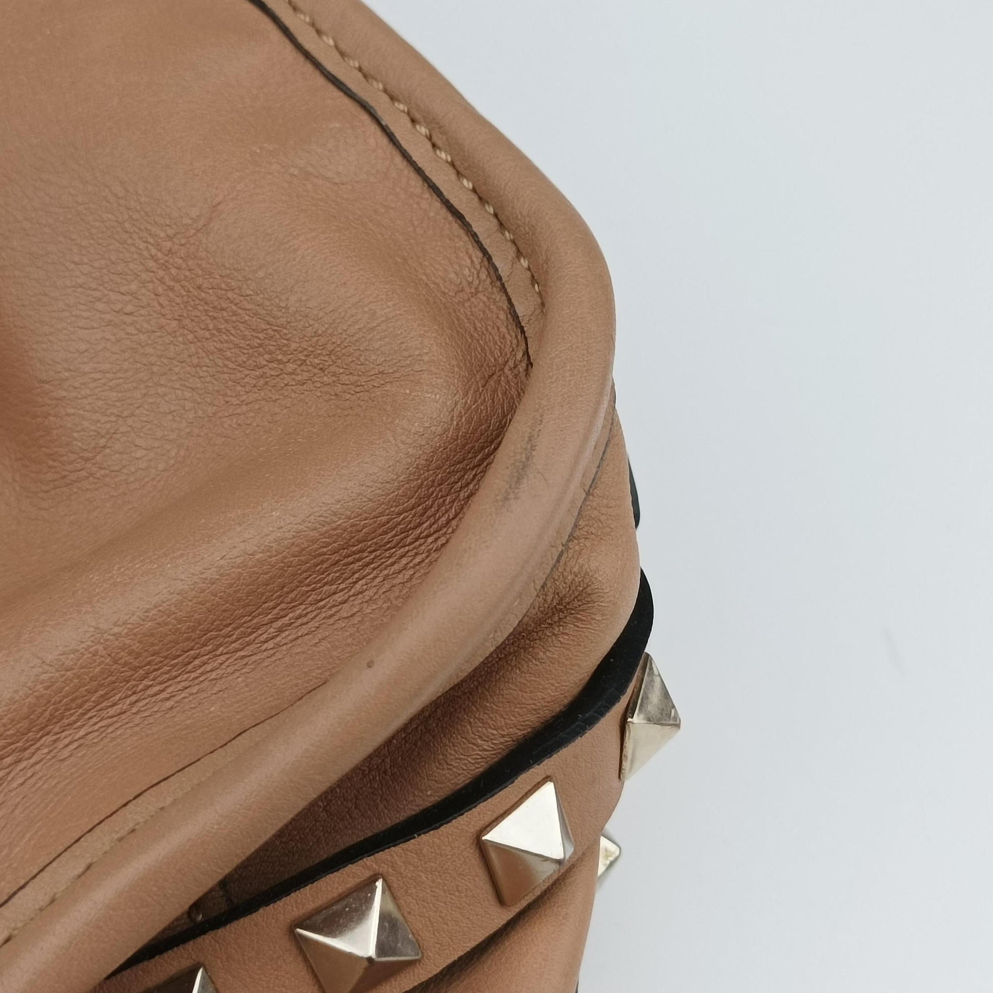 Secondhand Valentino Rockstud tote Beige Leather  handbag | stylenewstar