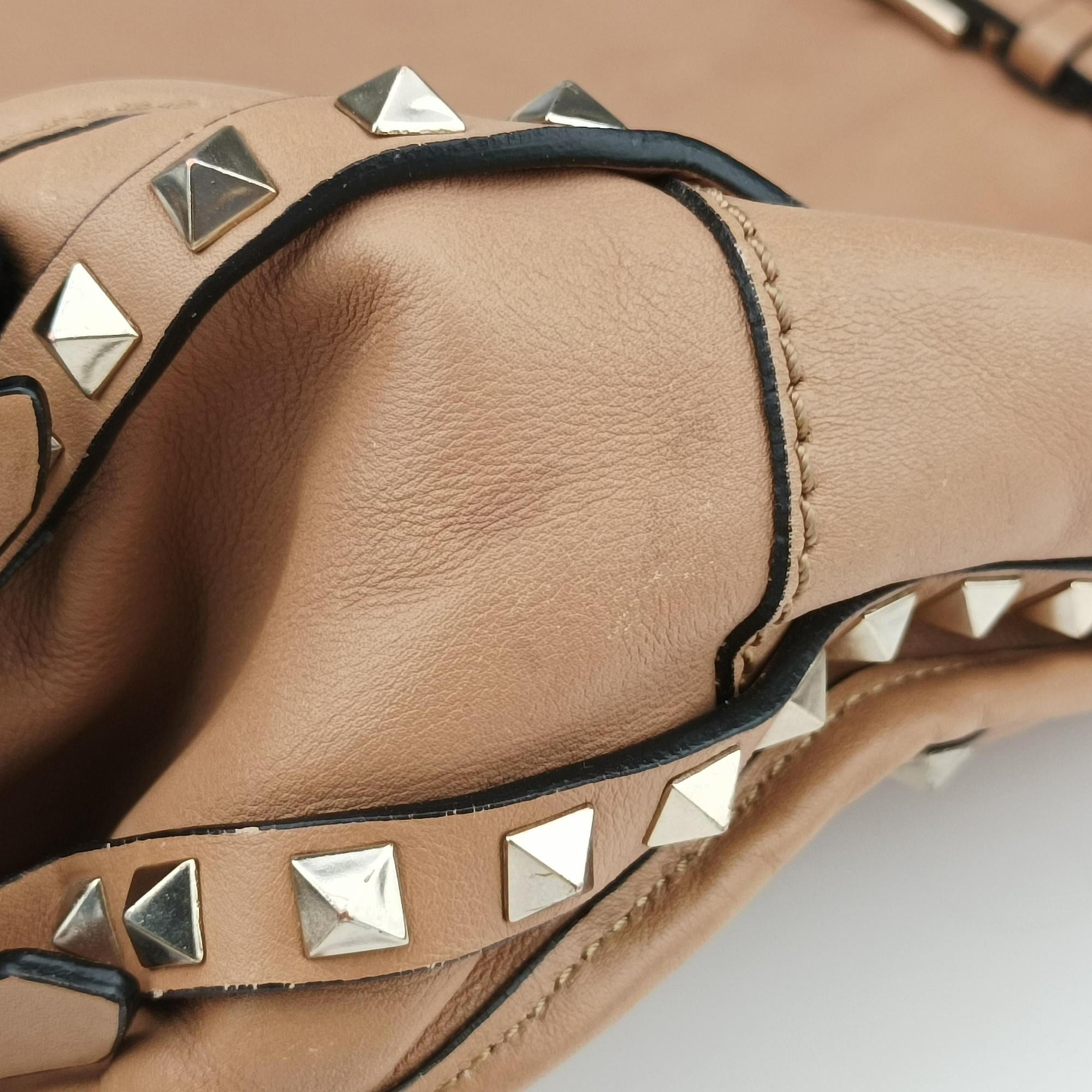 Secondhand Valentino Rockstud tote Beige Leather  handbag | stylenewstar
