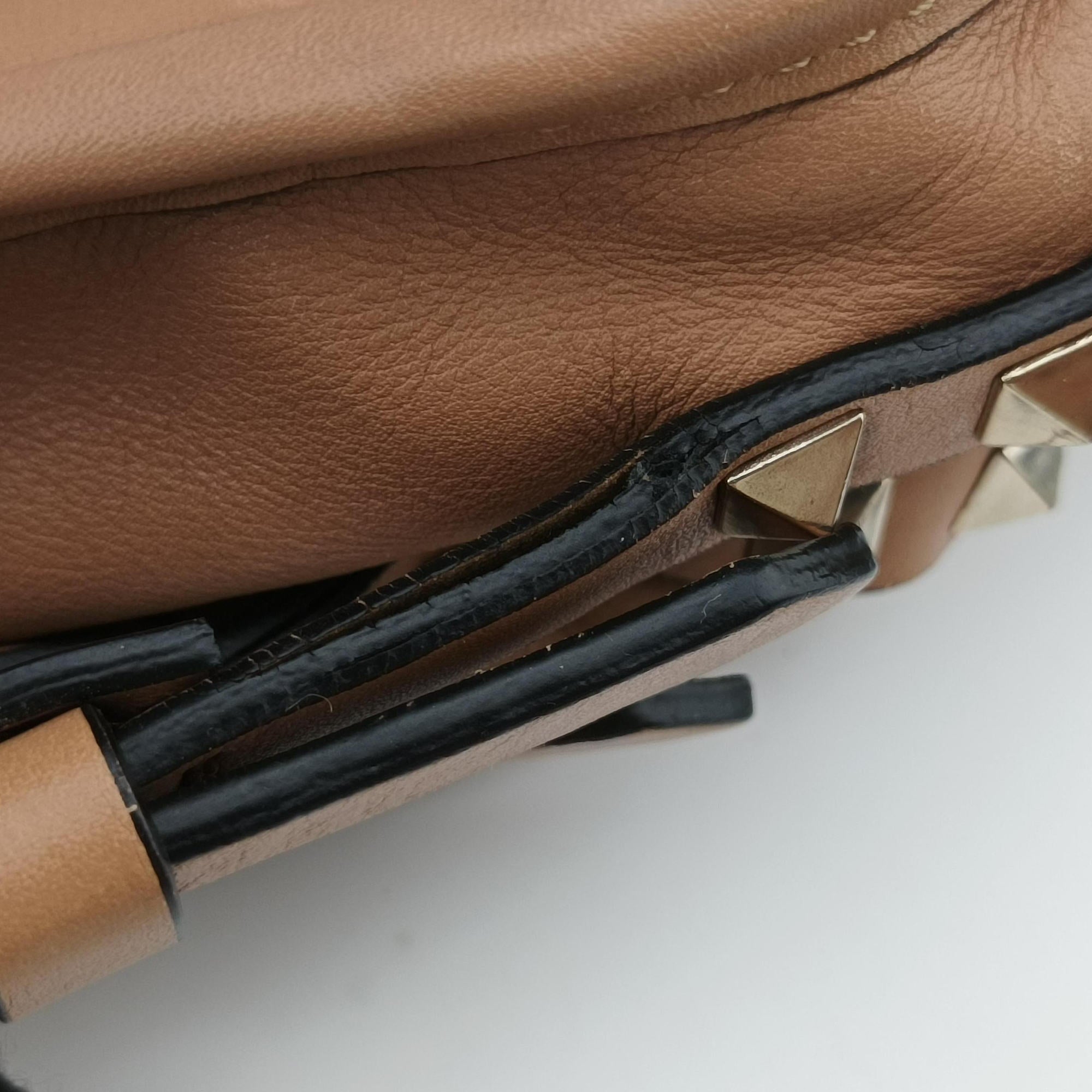 Secondhand Valentino Rockstud tote Beige Leather  handbag | stylenewstar