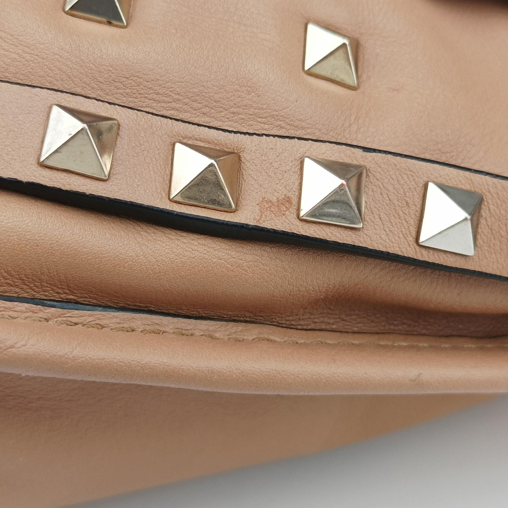 Secondhand Valentino Rockstud tote Beige Leather  handbag | stylenewstar