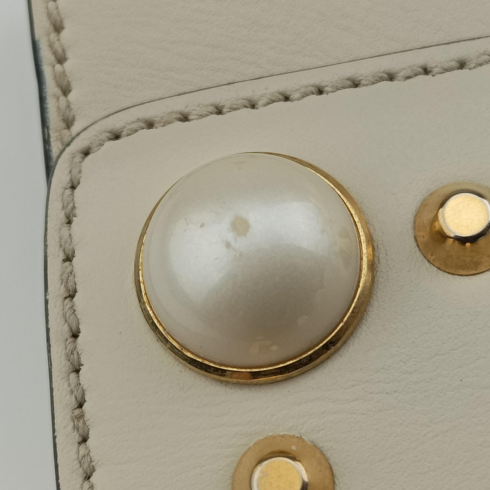 Pre-owned Gucci Padlock White Leather 432182 shoulderbag | stylenewstar
