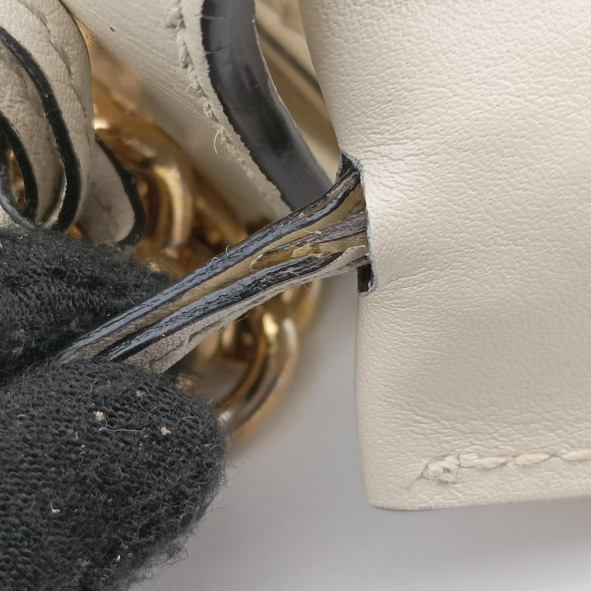 Pre-owned Gucci Padlock White Leather 432182 shoulderbag | stylenewstar