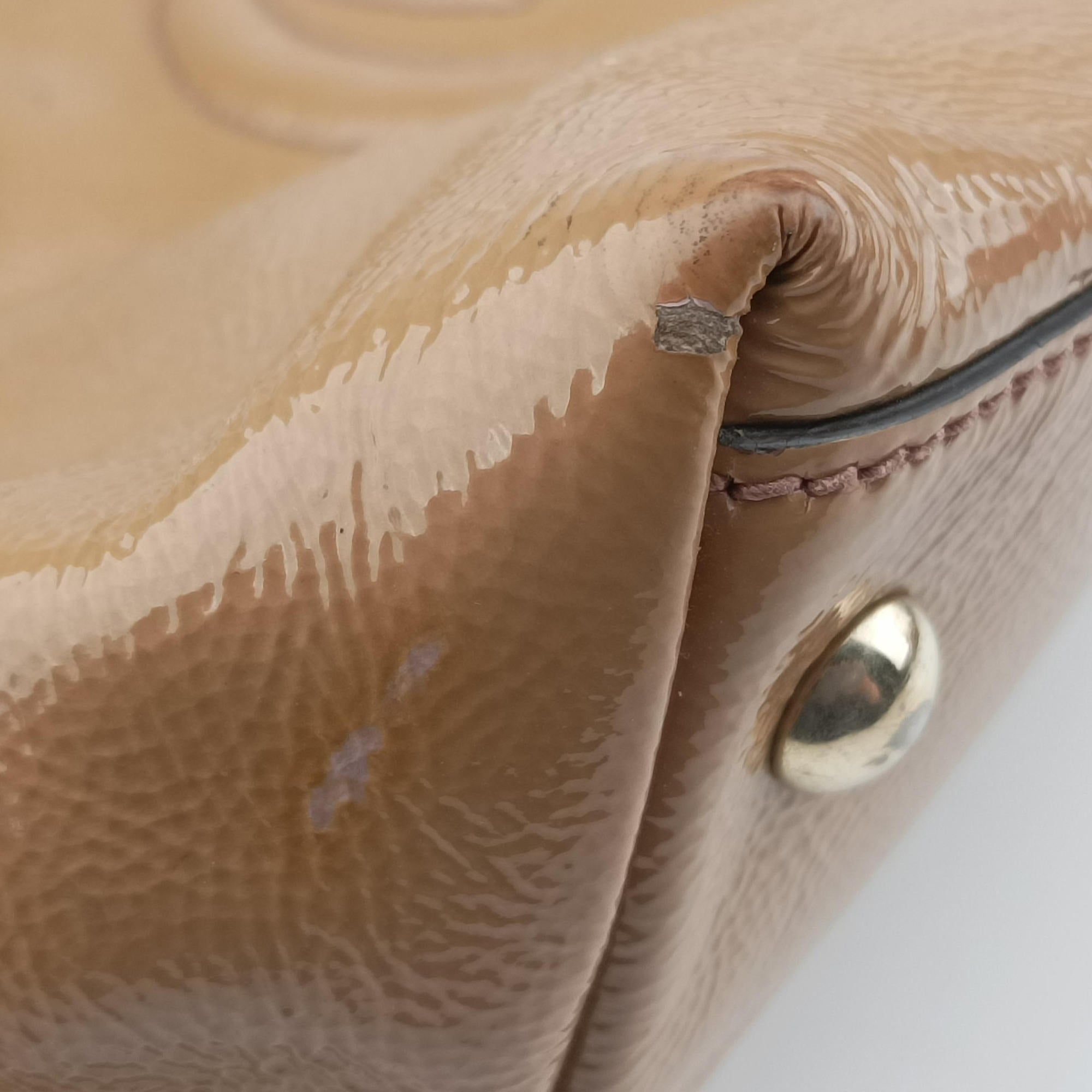 Pre-owned Gucci Soho Beige Patent Leather 308362 shoulderbag | stylenewstar