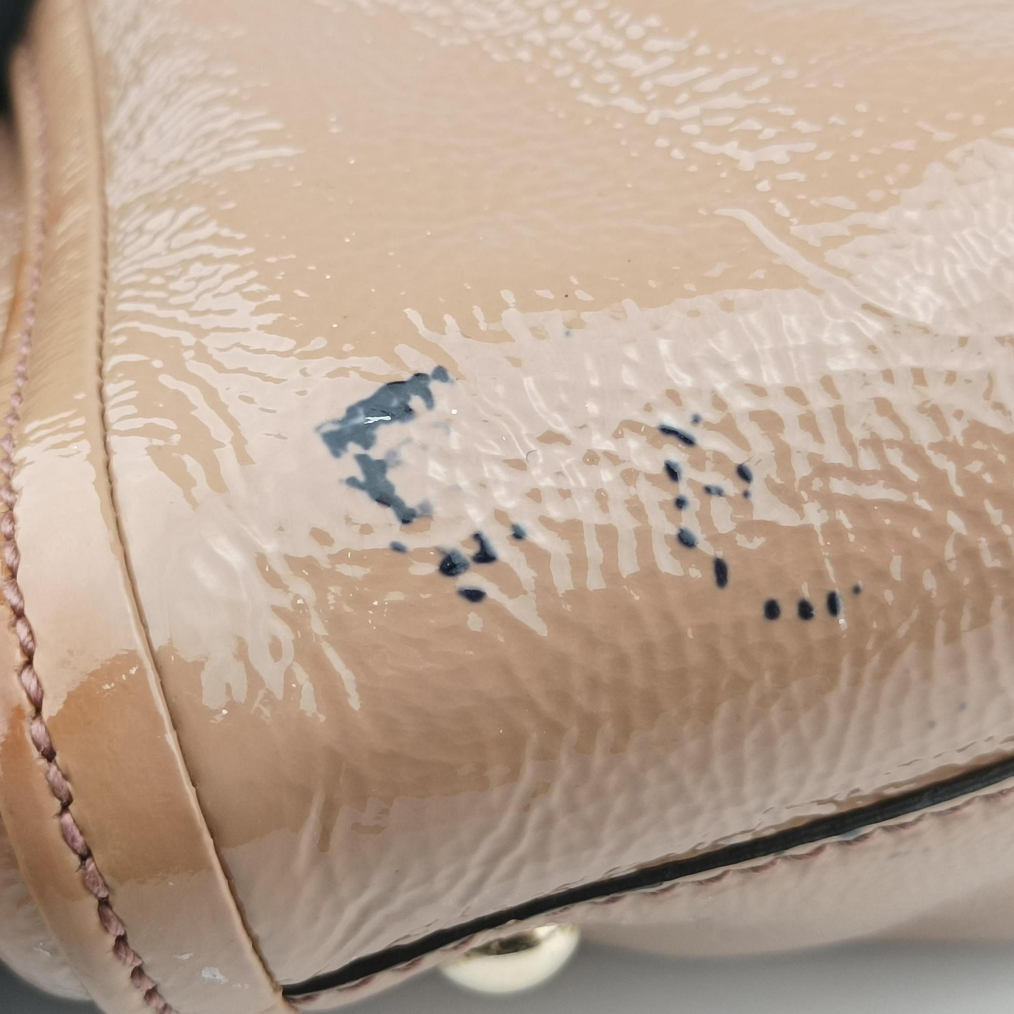 Pre-owned Gucci Soho Beige Patent Leather 282309 shoulderbag | stylenewstar