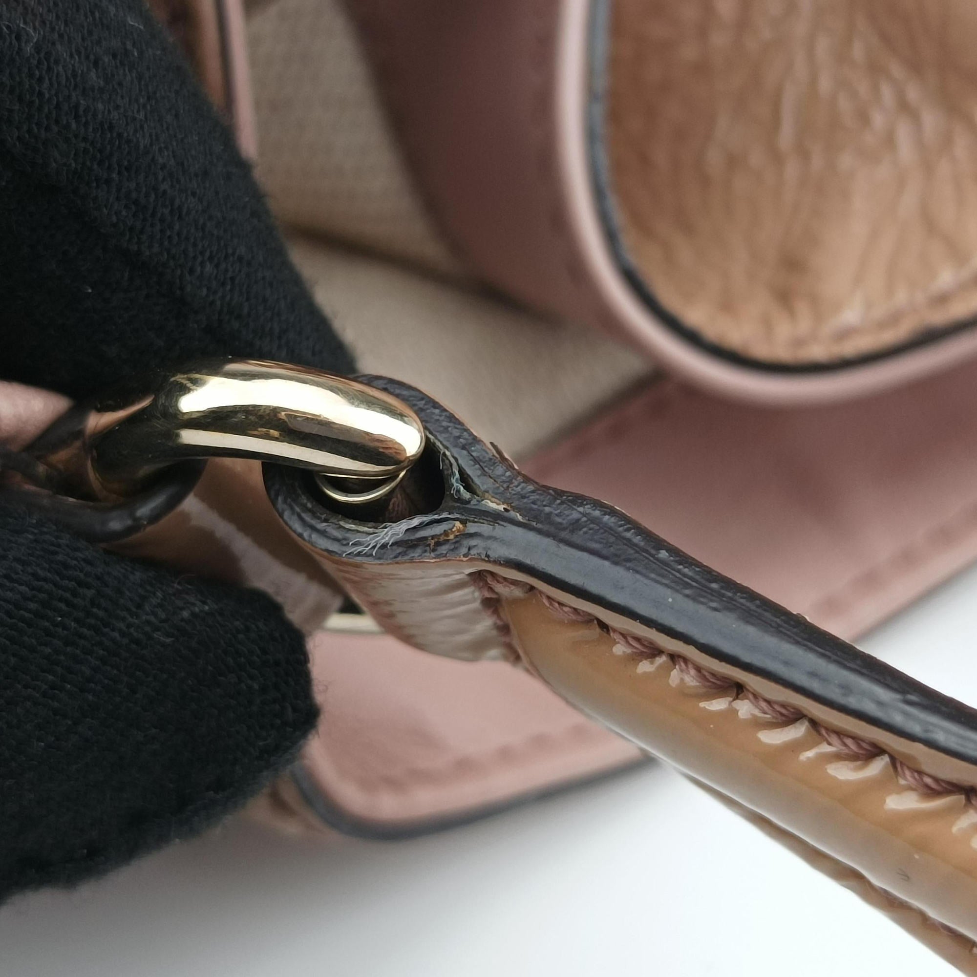 Pre-owned Gucci Soho Beige Patent Leather 282309 shoulderbag | stylenewstar