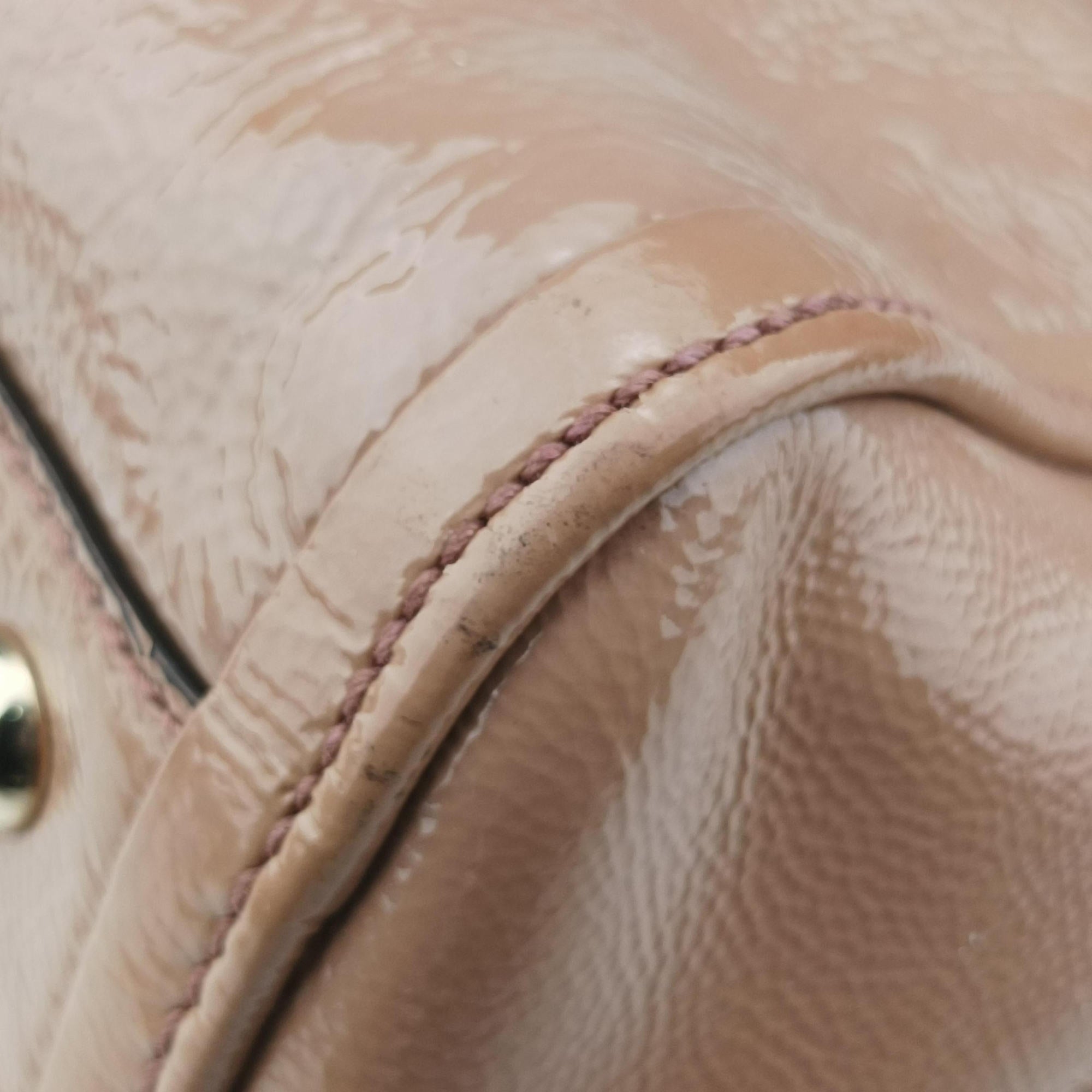 Pre-owned Gucci Soho Beige Patent Leather 282309 shoulderbag | stylenewstar