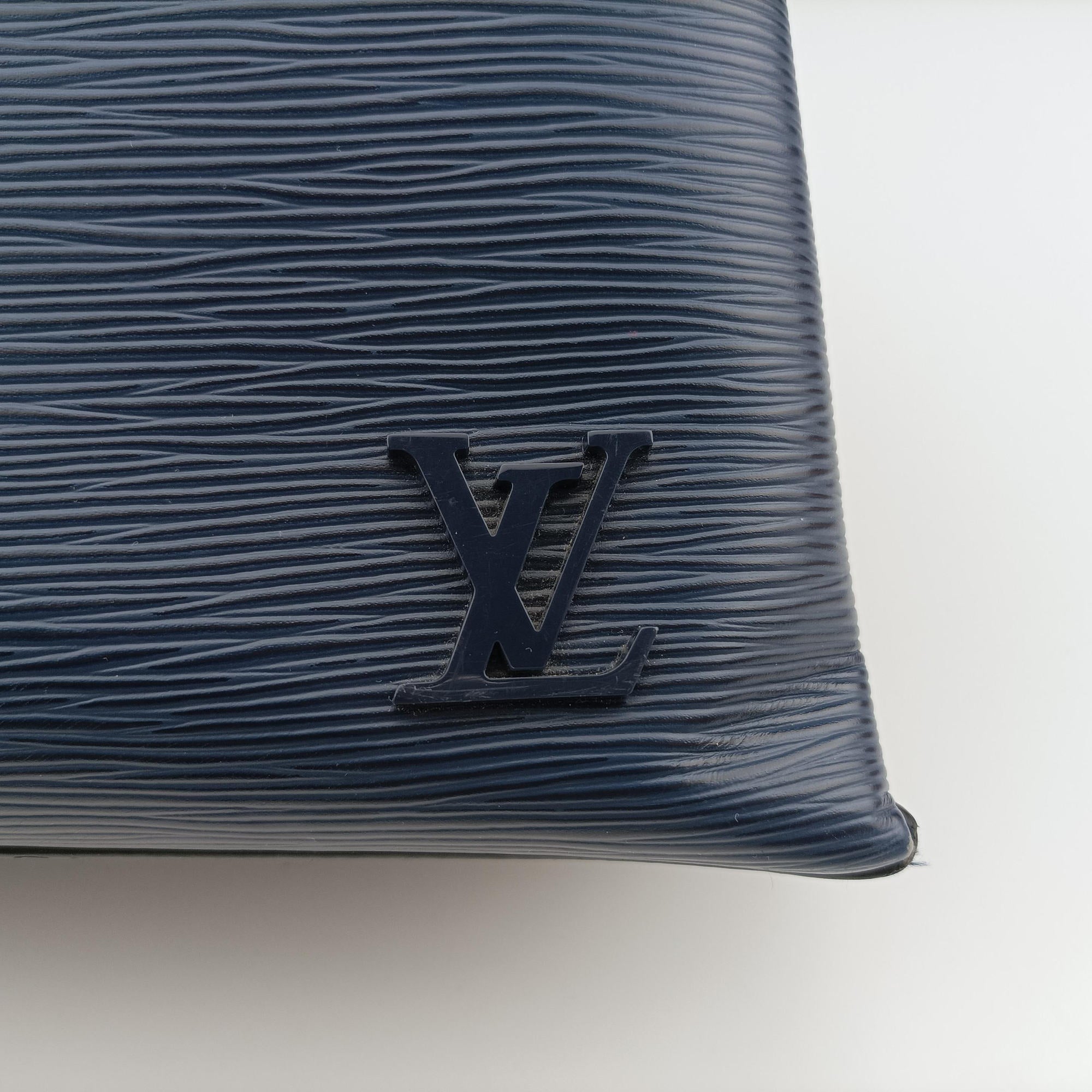 Secondhand Louis Vuitton Clevertal MM Indigo Blue Epi M51328 shoulderbag | stylenewstar