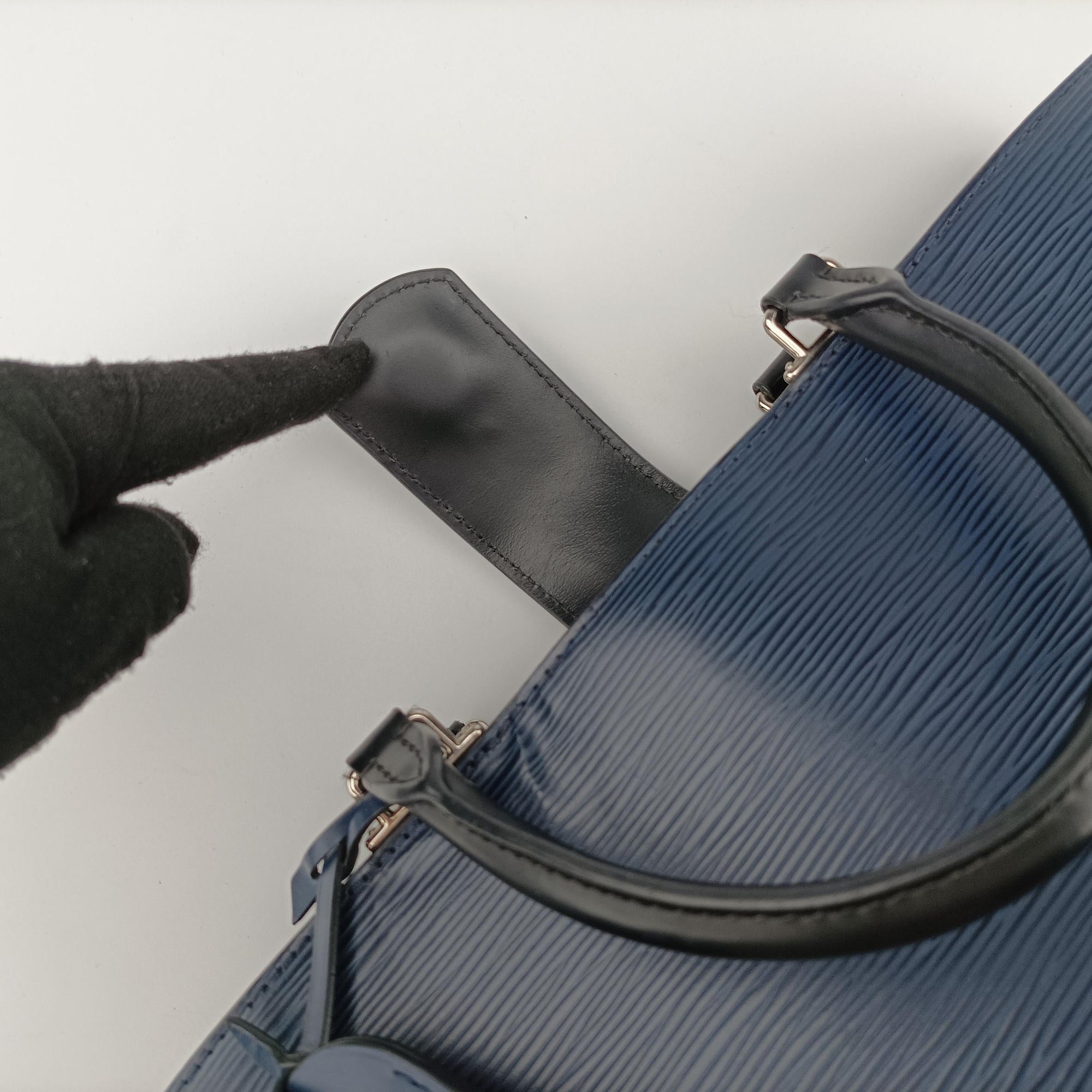 Secondhand Louis Vuitton Clevertal MM Indigo Blue Epi M51328 shoulderbag | stylenewstar