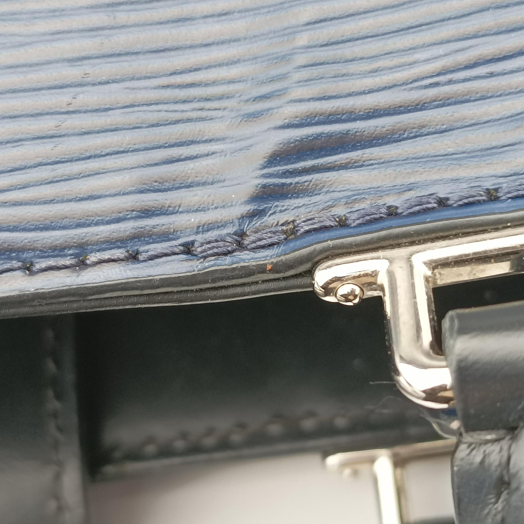 Secondhand Louis Vuitton Clevertal MM Indigo Blue Epi M51328 shoulderbag | stylenewstar