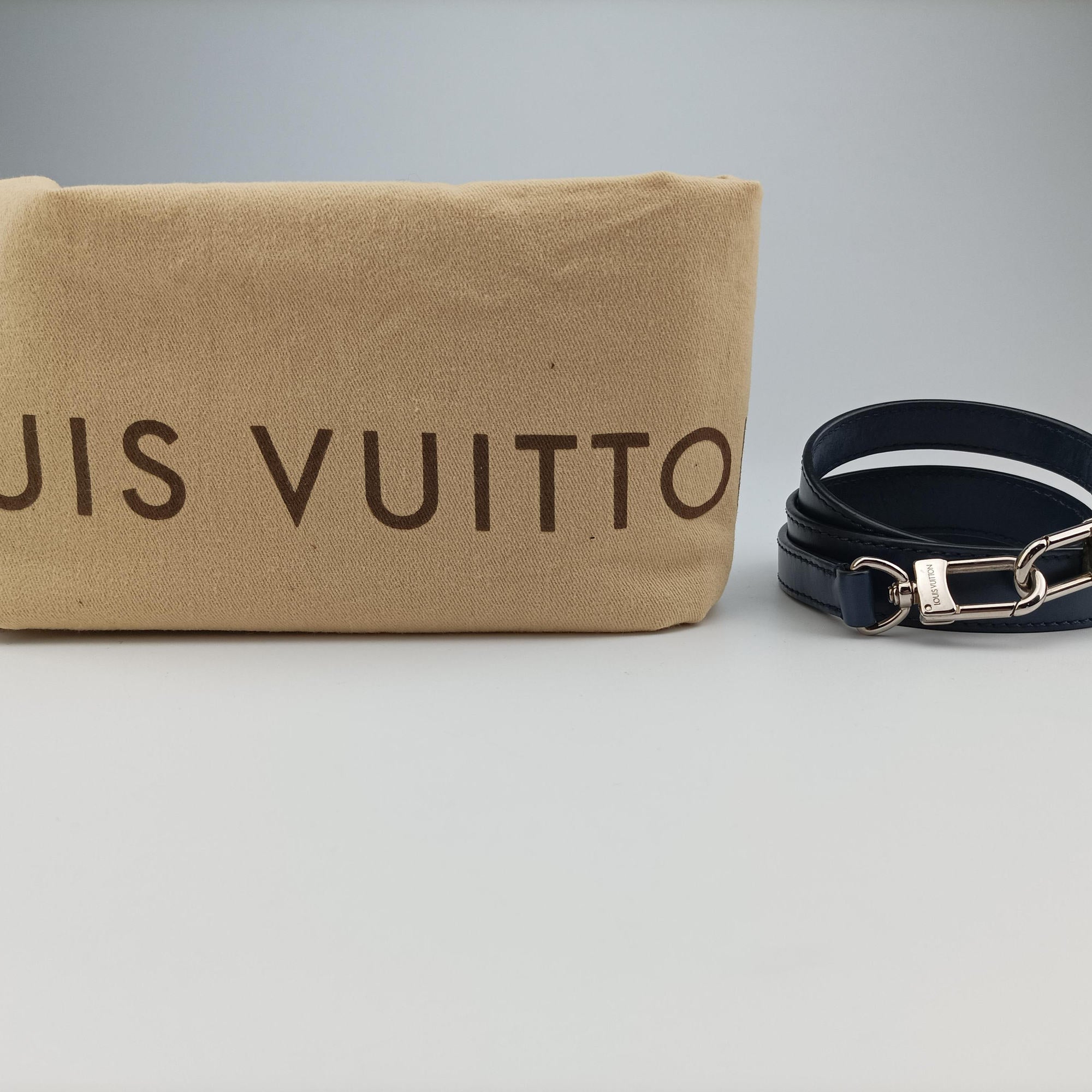 Secondhand Louis Vuitton Clevertal MM Indigo Blue Epi M51328 shoulderbag | stylenewstar
